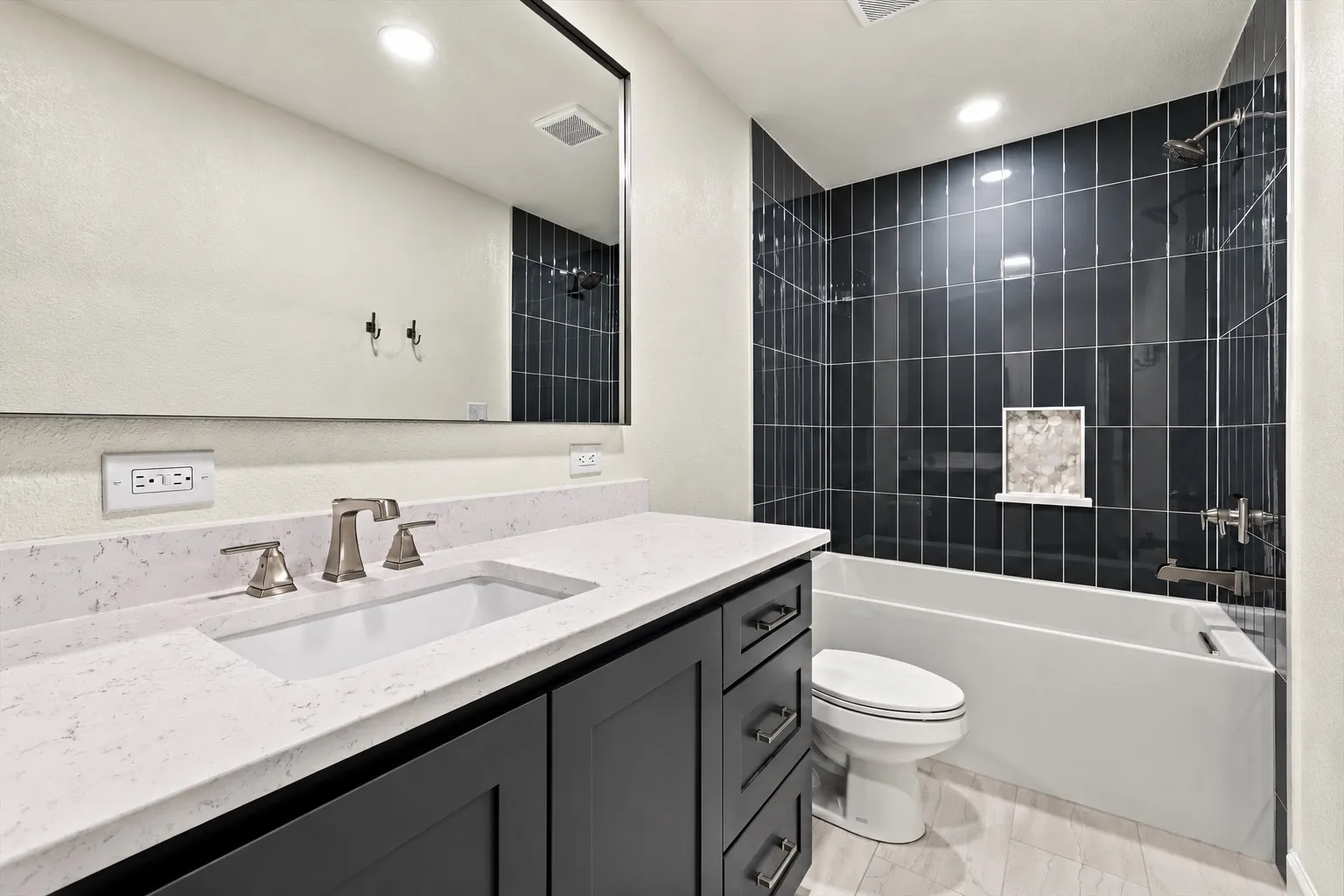 Single Family Residence For Sale in Tarrant County , 3400 Pecan Circle, Bedford, Texas 76021, 3 Bedroom, 2 Bathroom, 2 Garage spaces, 1,720 Sqft, built in 1977, mls#21387078, Real Estate Agent in Bedford, Homes For Sale in Tarrant county, Homes For Sale in Bedford, Realtor in Bedford Texas, Real Estate Brokerage Independent Realty Texas, Luminita Cordes Realtor