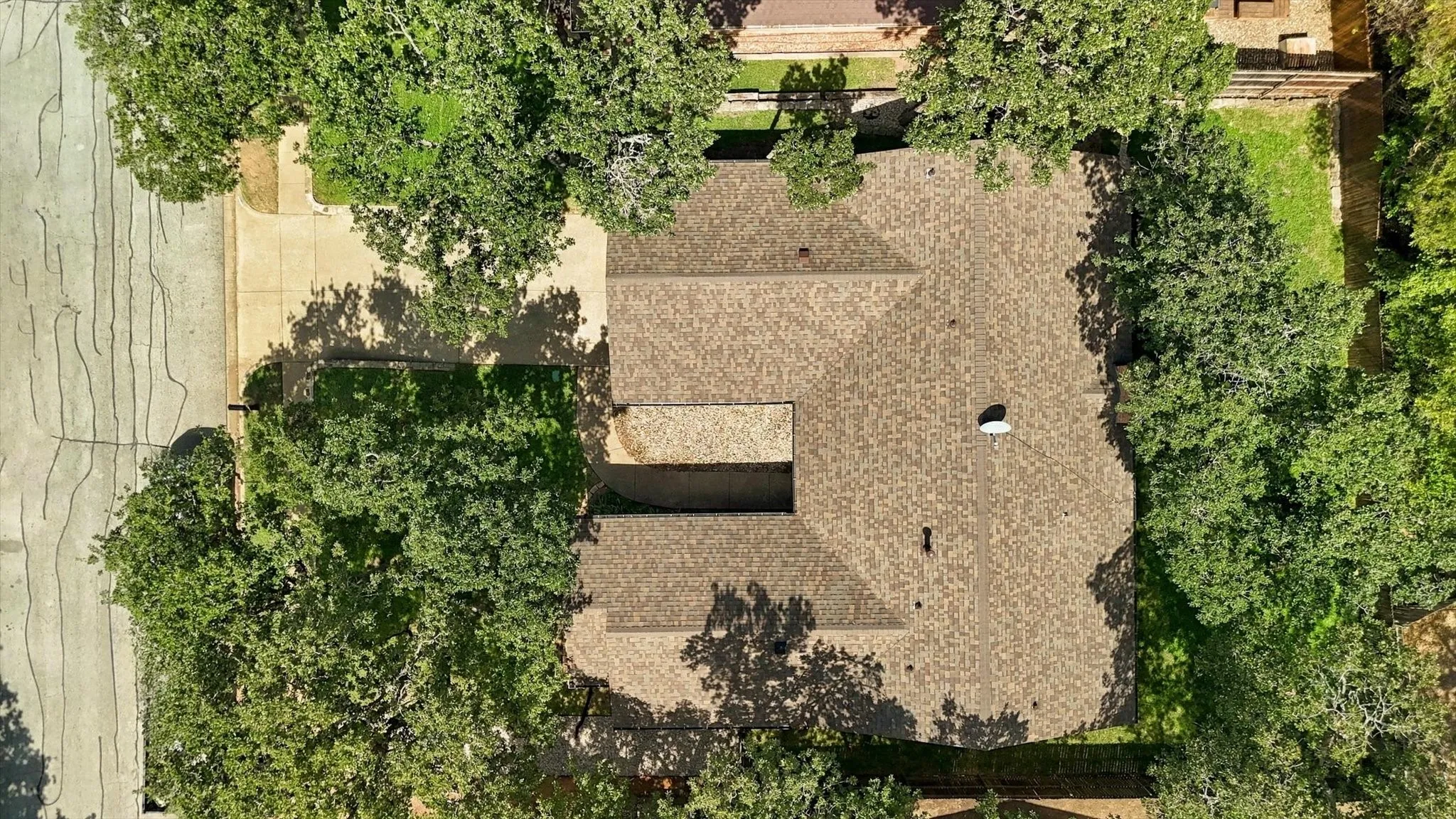 Single Family Residence For Sale in Tarrant County , 3400 Pecan Circle, Bedford, Texas 76021, 3 Bedroom, 2 Bathroom, 2 Garage spaces, 1,720 Sqft, built in 1977, mls#21387078, Real Estate Agent in Bedford, Homes For Sale in Tarrant county, Homes For Sale in Bedford, Realtor in Bedford Texas, Real Estate Brokerage Independent Realty Texas, Luminita Cordes Realtor