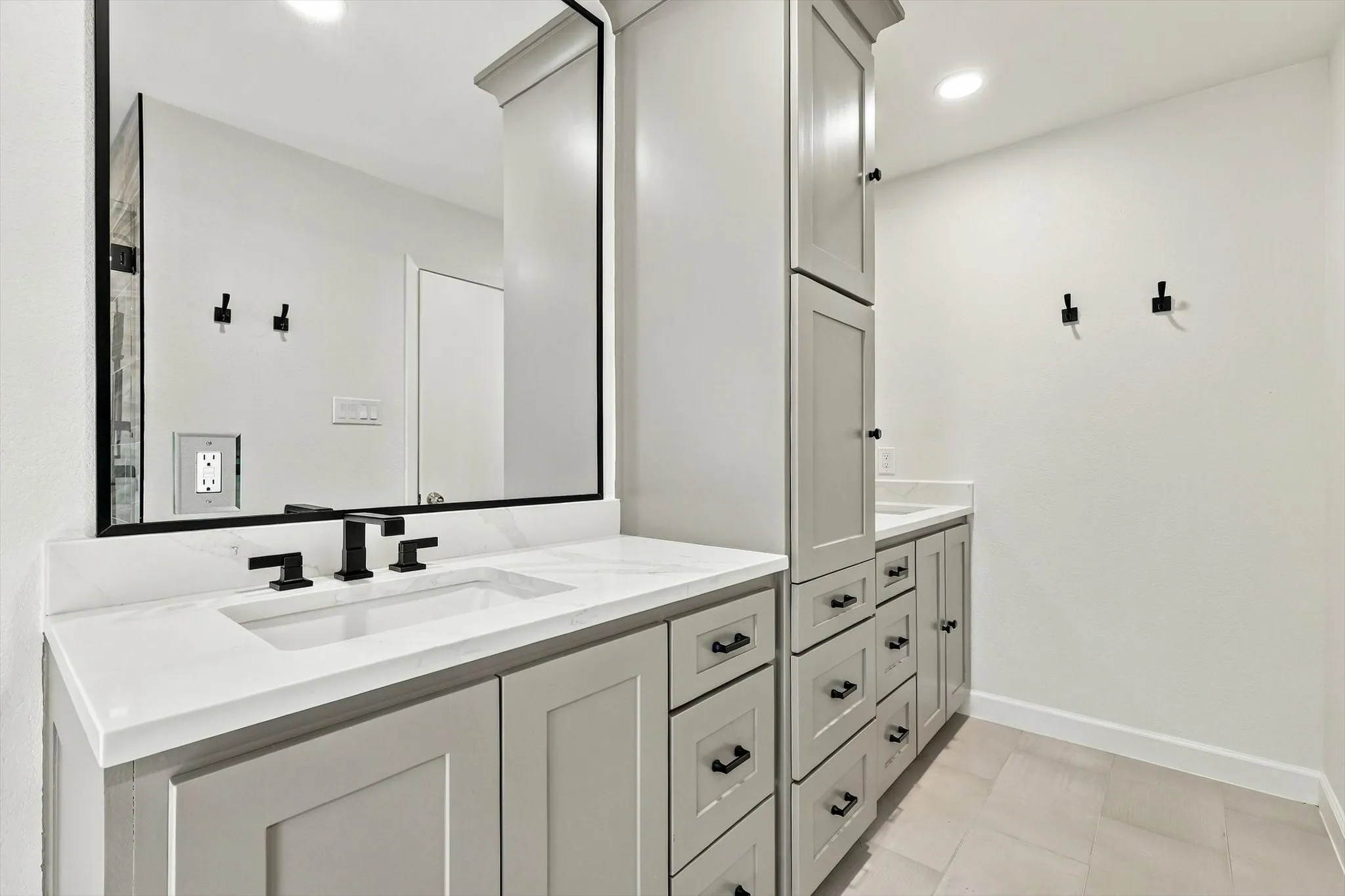 Single Family Residence For Sale in Tarrant County , 3400 Pecan Circle, Bedford, Texas 76021, 3 Bedroom, 2 Bathroom, 2 Garage spaces, 1,720 Sqft, built in 1977, mls#21387078, Real Estate Agent in Bedford, Homes For Sale in Tarrant county, Homes For Sale in Bedford, Realtor in Bedford Texas, Real Estate Brokerage Independent Realty Texas, Luminita Cordes Realtor