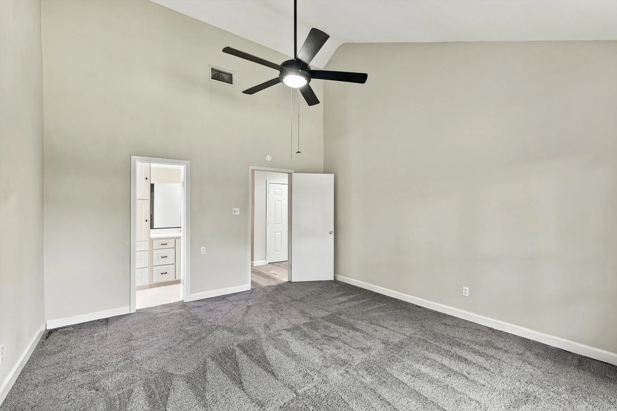 Single Family Residence For Sale in Tarrant County , 3400 Pecan Circle, Bedford, Texas 76021, 3 Bedroom, 2 Bathroom, 2 Garage spaces, 1,720 Sqft, built in 1977, mls#21387078, Real Estate Agent in Bedford, Homes For Sale in Tarrant county, Homes For Sale in Bedford, Realtor in Bedford Texas, Real Estate Brokerage Independent Realty Texas, Luminita Cordes Realtor