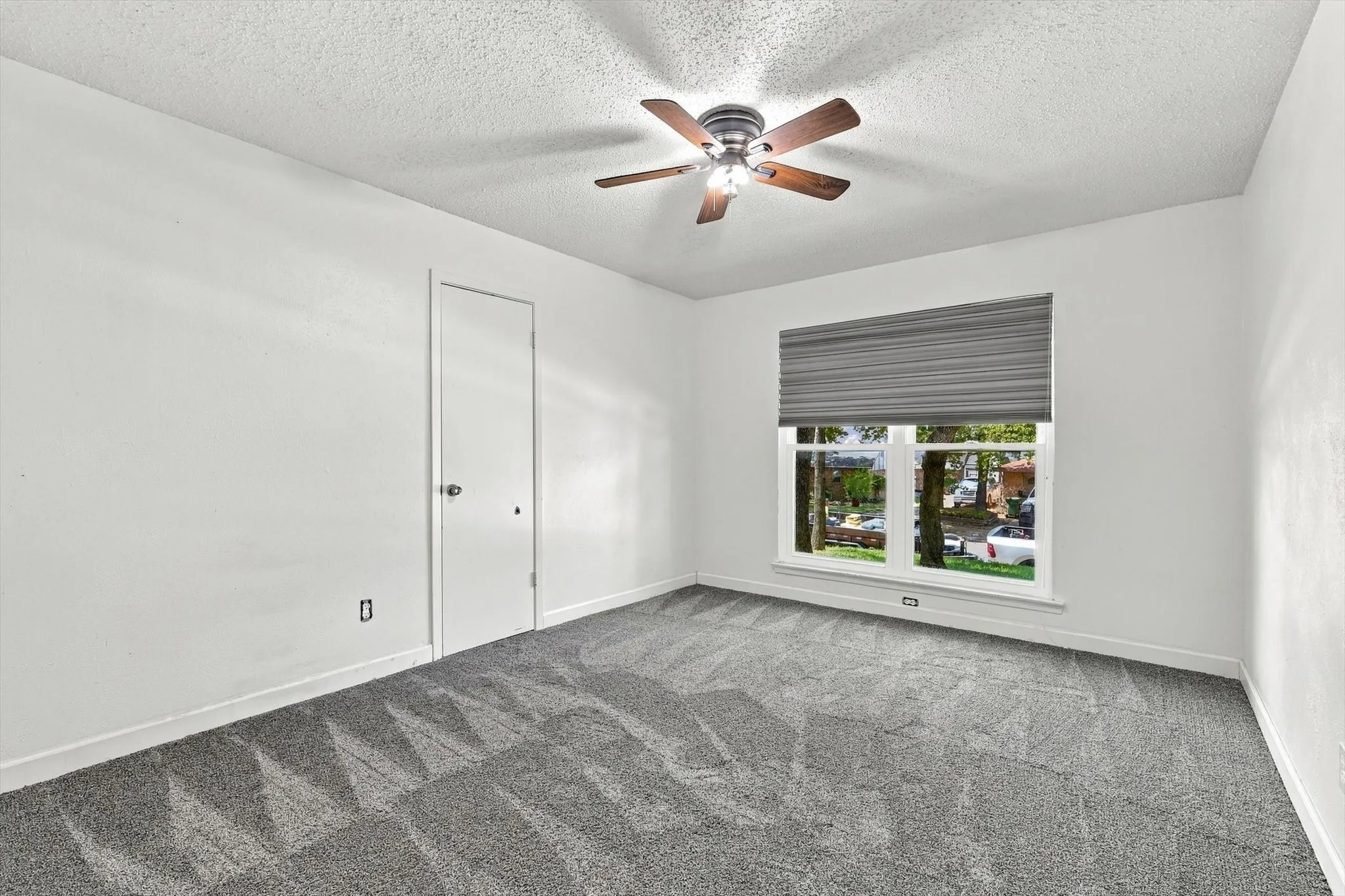 Single Family Residence For Sale in Tarrant County , 3400 Pecan Circle, Bedford, Texas 76021, 3 Bedroom, 2 Bathroom, 2 Garage spaces, 1,720 Sqft, built in 1977, mls#21387078, Real Estate Agent in Bedford, Homes For Sale in Tarrant county, Homes For Sale in Bedford, Realtor in Bedford Texas, Real Estate Brokerage Independent Realty Texas, Luminita Cordes Realtor