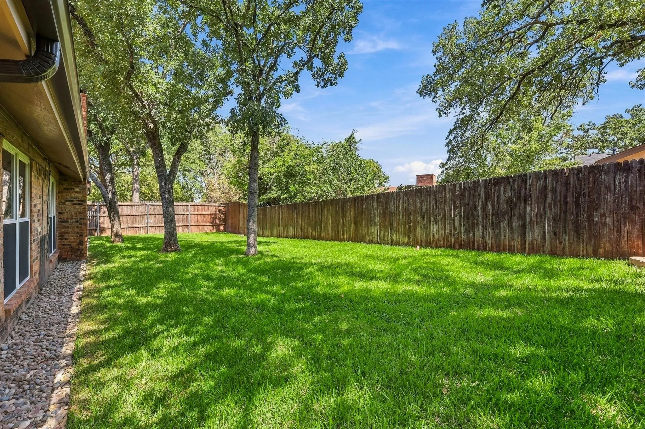 Single Family Residence For Sale in Tarrant County , 3400 Pecan Circle, Bedford, Texas 76021, 3 Bedroom, 2 Bathroom, 2 Garage spaces, 1,720 Sqft, built in 1977, mls#21387078, Real Estate Agent in Bedford, Homes For Sale in Tarrant county, Homes For Sale in Bedford, Realtor in Bedford Texas, Real Estate Brokerage Independent Realty Texas, Luminita Cordes Realtor