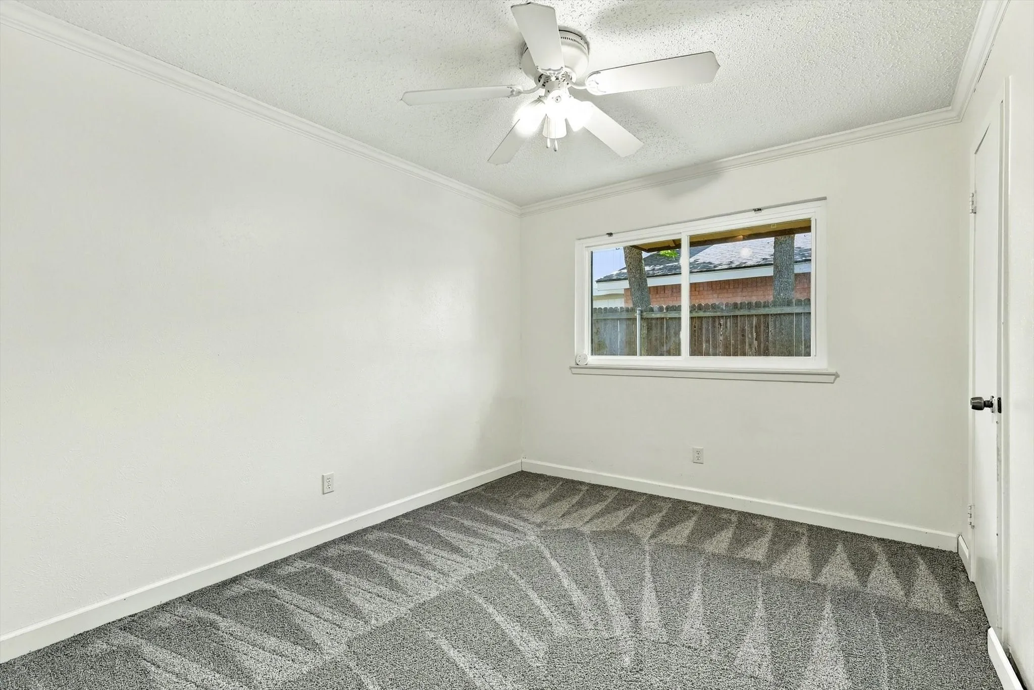Single Family Residence For Sale in Tarrant County , 3400 Pecan Circle, Bedford, Texas 76021, 3 Bedroom, 2 Bathroom, 2 Garage spaces, 1,720 Sqft, built in 1977, mls#21387078, Real Estate Agent in Bedford, Homes For Sale in Tarrant county, Homes For Sale in Bedford, Realtor in Bedford Texas, Real Estate Brokerage Independent Realty Texas, Luminita Cordes Realtor