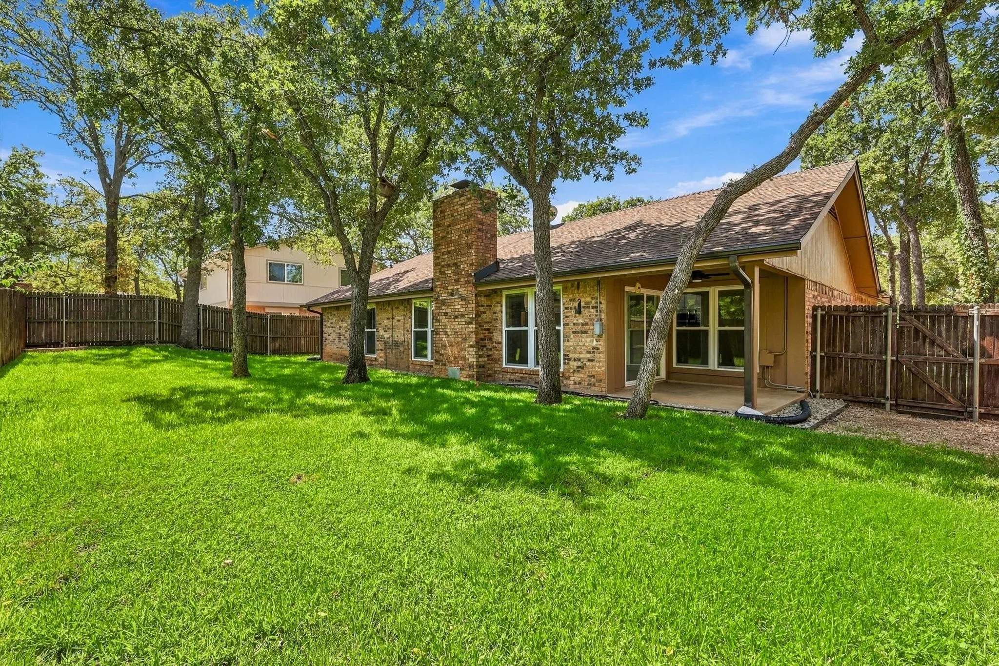 Single Family Residence For Sale in Tarrant County , 3400 Pecan Circle, Bedford, Texas 76021, 3 Bedroom, 2 Bathroom, 2 Garage spaces, 1,720 Sqft, built in 1977, mls#21387078, Real Estate Agent in Bedford, Homes For Sale in Tarrant county, Homes For Sale in Bedford, Realtor in Bedford Texas, Real Estate Brokerage Independent Realty Texas, Luminita Cordes Realtor