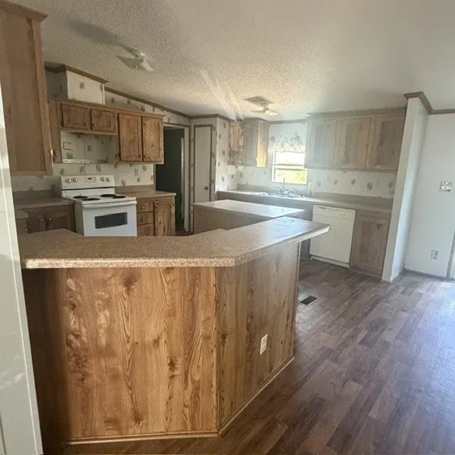 Mobile Home For Sale in Parker County , 471 Cardinal Drive, Springtown, Texas 76082, 4 Bedroom, 2 Bathroom, Garage spaces, 2,304 Sqft, built in 2006, mls#21382839, Real Estate Agent in Springtown, Homes For Sale in Parker county, Homes For Sale in Springtown, Realtor in Springtown Texas, Real Estate Brokerage Independent Realty Texas, Luminita Cordes Realtor