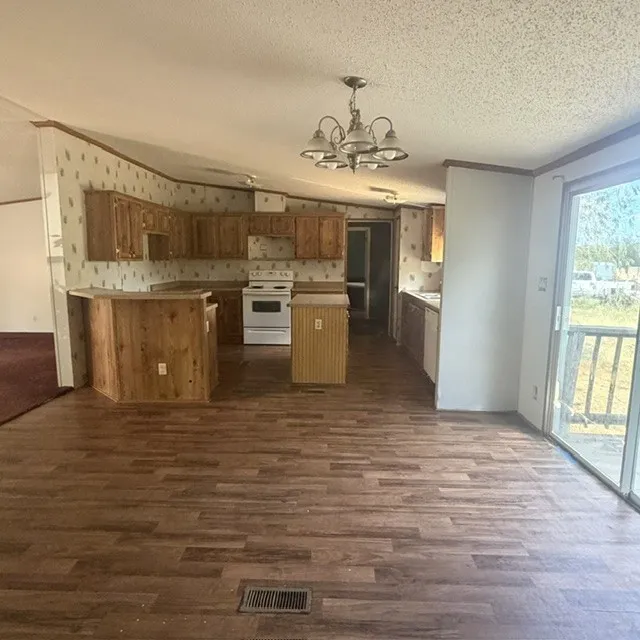 Mobile Home For Sale in Parker County , 471 Cardinal Drive, Springtown, Texas 76082, 4 Bedroom, 2 Bathroom, Garage spaces, 2,304 Sqft, built in 2006, mls#21382839, Real Estate Agent in Springtown, Homes For Sale in Parker county, Homes For Sale in Springtown, Realtor in Springtown Texas, Real Estate Brokerage Independent Realty Texas, Luminita Cordes Realtor