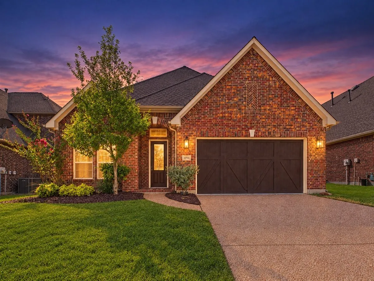 Single Family Residence For Sale in Denton County , 12701 Tealsky Drive, Frisco, Texas 75033, 3 Bedroom, 2 Bathroom, 2 Garage spaces, 2,211 Sqft, built in 2011, mls#21388157, Real Estate Agent in Frisco, Homes For Sale in Denton county, Homes For Sale in Frisco, Realtor in Frisco Texas, Real Estate Brokerage Independent Realty Texas, Luminita Cordes Realtor