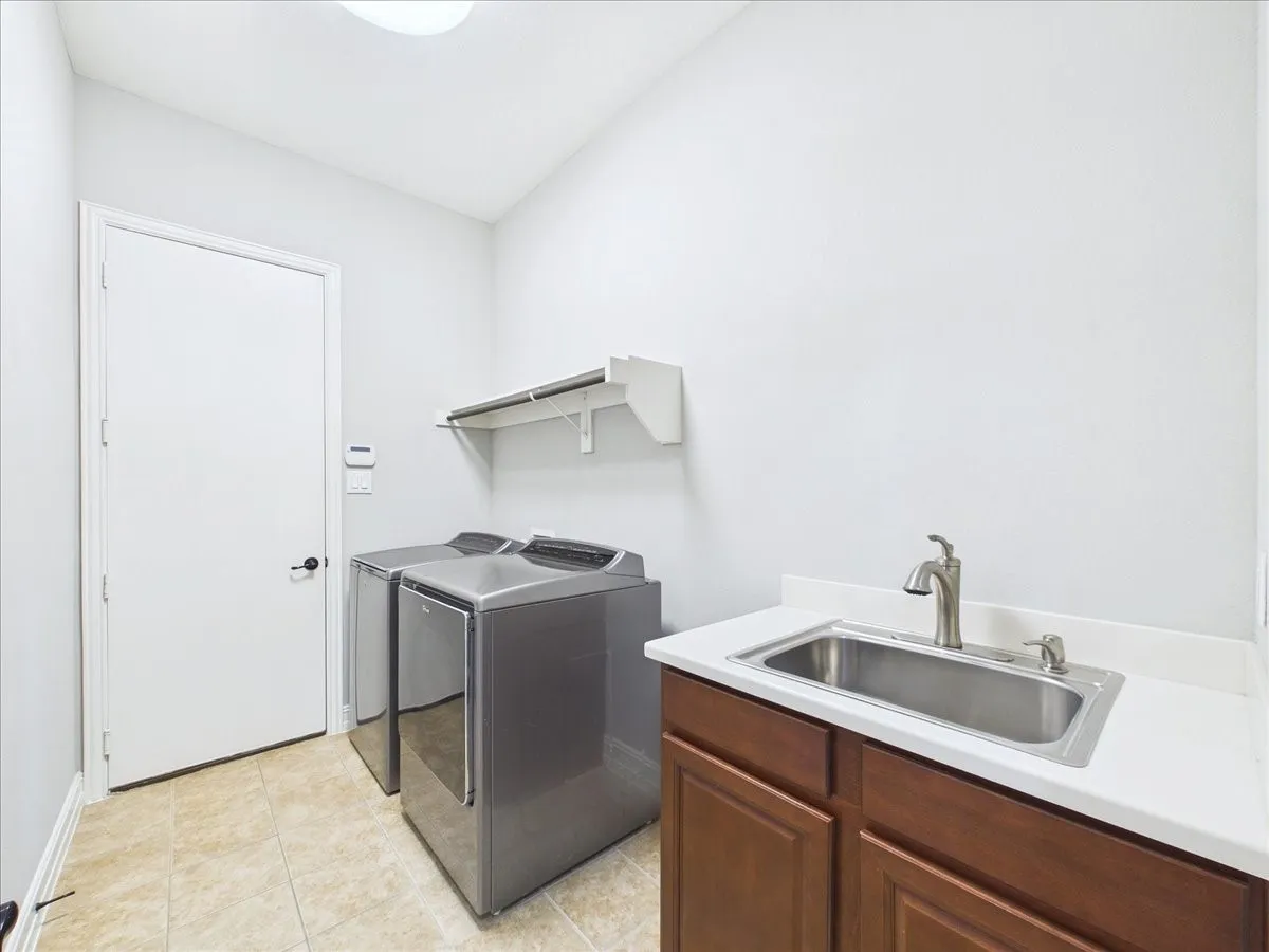 Single Family Residence For Sale in Denton County , 12701 Tealsky Drive, Frisco, Texas 75033, 3 Bedroom, 2 Bathroom, 2 Garage spaces, 2,211 Sqft, built in 2011, mls#21388157, Real Estate Agent in Frisco, Homes For Sale in Denton county, Homes For Sale in Frisco, Realtor in Frisco Texas, Real Estate Brokerage Independent Realty Texas, Luminita Cordes Realtor
