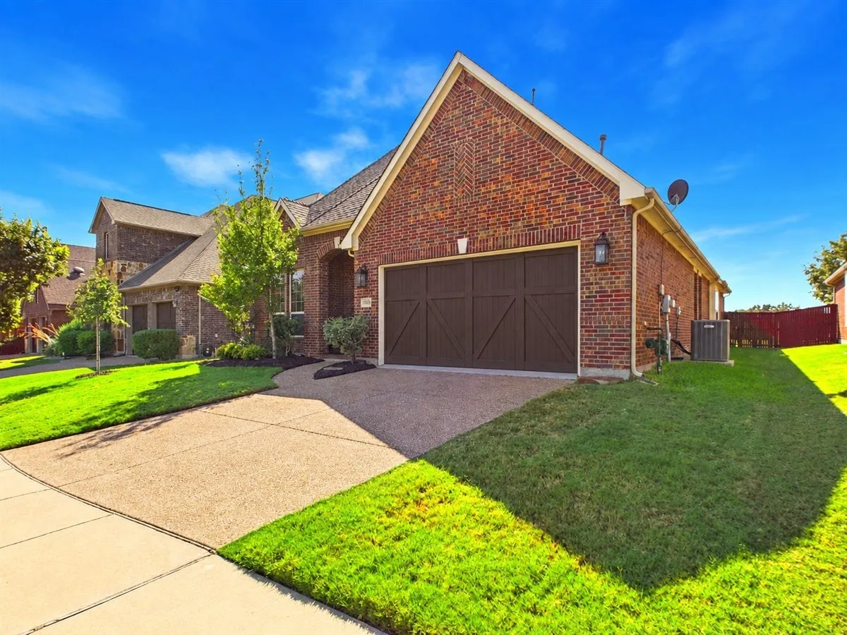 Single Family Residence For Sale in Denton County , 12701 Tealsky Drive, Frisco, Texas 75033, 3 Bedroom, 2 Bathroom, 2 Garage spaces, 2,211 Sqft, built in 2011, mls#21388157, Real Estate Agent in Frisco, Homes For Sale in Denton county, Homes For Sale in Frisco, Realtor in Frisco Texas, Real Estate Brokerage Independent Realty Texas, Luminita Cordes Realtor