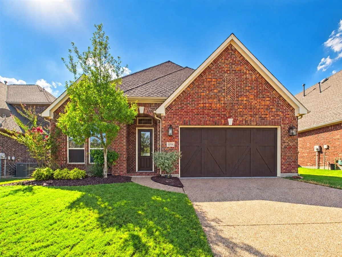 Single Family Residence For Sale in Denton County , 12701 Tealsky Drive, Frisco, Texas 75033, 3 Bedroom, 2 Bathroom, 2 Garage spaces, 2,211 Sqft, built in 2011, mls#21388157, Real Estate Agent in Frisco, Homes For Sale in Denton county, Homes For Sale in Frisco, Realtor in Frisco Texas, Real Estate Brokerage Independent Realty Texas, Luminita Cordes Realtor