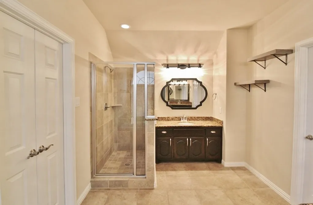 Single Family Residence For Rent in Ellis County , 110 White Oak Lane, Red Oak, Texas 75154, 4 Bedroom, 4 Bathroom, 2 Garage spaces, 3,720 Sqft, built in 2015, mls#21389121, Real Estate Agent in Red Oak, Homes For Rent in Ellis county, Homes For Rent in Red Oak, Realtor in Red Oak Texas, Real Estate Brokerage Independent Realty Texas, Luminita Cordes Realtor