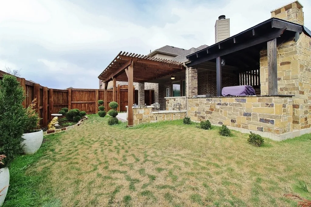 Single Family Residence For Rent in Ellis County , 110 White Oak Lane, Red Oak, Texas 75154, 4 Bedroom, 4 Bathroom, 2 Garage spaces, 3,720 Sqft, built in 2015, mls#21389121, Real Estate Agent in Red Oak, Homes For Rent in Ellis county, Homes For Rent in Red Oak, Realtor in Red Oak Texas, Real Estate Brokerage Independent Realty Texas, Luminita Cordes Realtor