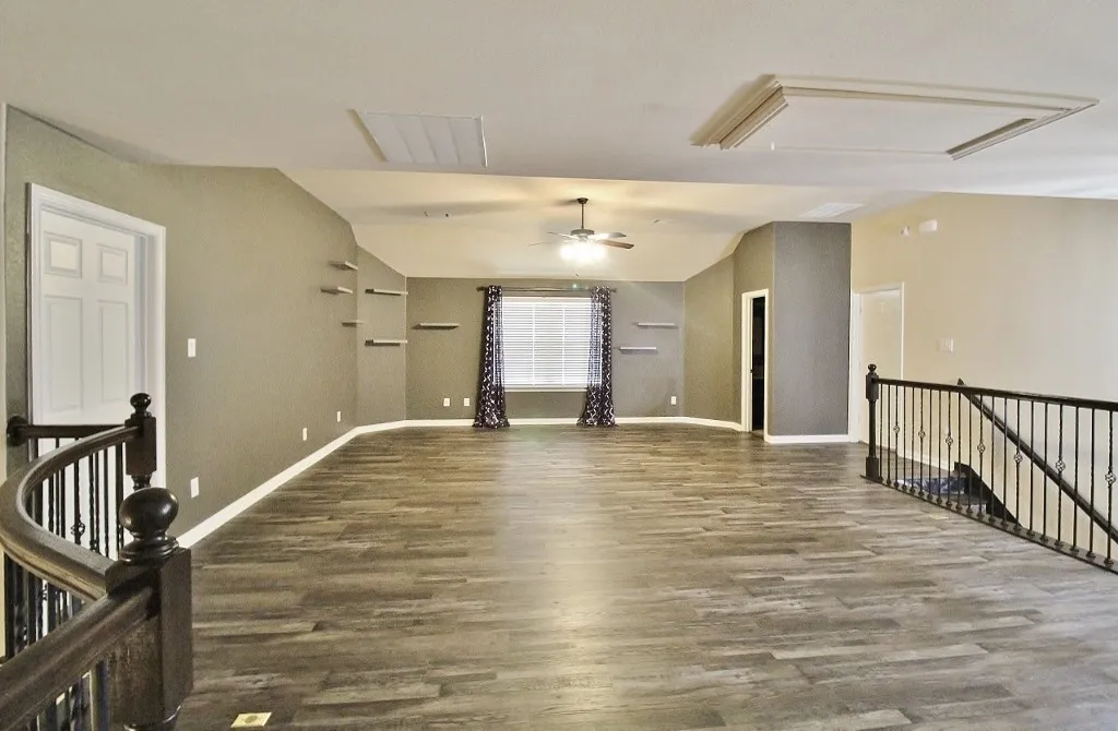 Single Family Residence For Rent in Ellis County , 110 White Oak Lane, Red Oak, Texas 75154, 4 Bedroom, 4 Bathroom, 2 Garage spaces, 3,720 Sqft, built in 2015, mls#21389121, Real Estate Agent in Red Oak, Homes For Rent in Ellis county, Homes For Rent in Red Oak, Realtor in Red Oak Texas, Real Estate Brokerage Independent Realty Texas, Luminita Cordes Realtor