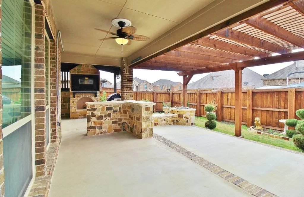 Single Family Residence For Rent in Ellis County , 110 White Oak Lane, Red Oak, Texas 75154, 4 Bedroom, 4 Bathroom, 2 Garage spaces, 3,720 Sqft, built in 2015, mls#21389121, Real Estate Agent in Red Oak, Homes For Rent in Ellis county, Homes For Rent in Red Oak, Realtor in Red Oak Texas, Real Estate Brokerage Independent Realty Texas, Luminita Cordes Realtor