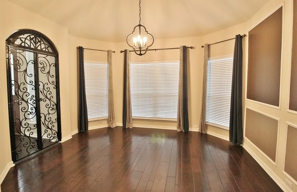 Single Family Residence For Rent in Ellis County , 110 White Oak Lane, Red Oak, Texas 75154, 4 Bedroom, 4 Bathroom, 2 Garage spaces, 3,720 Sqft, built in 2015, mls#21389121, Real Estate Agent in Red Oak, Homes For Rent in Ellis county, Homes For Rent in Red Oak, Realtor in Red Oak Texas, Real Estate Brokerage Independent Realty Texas, Luminita Cordes Realtor