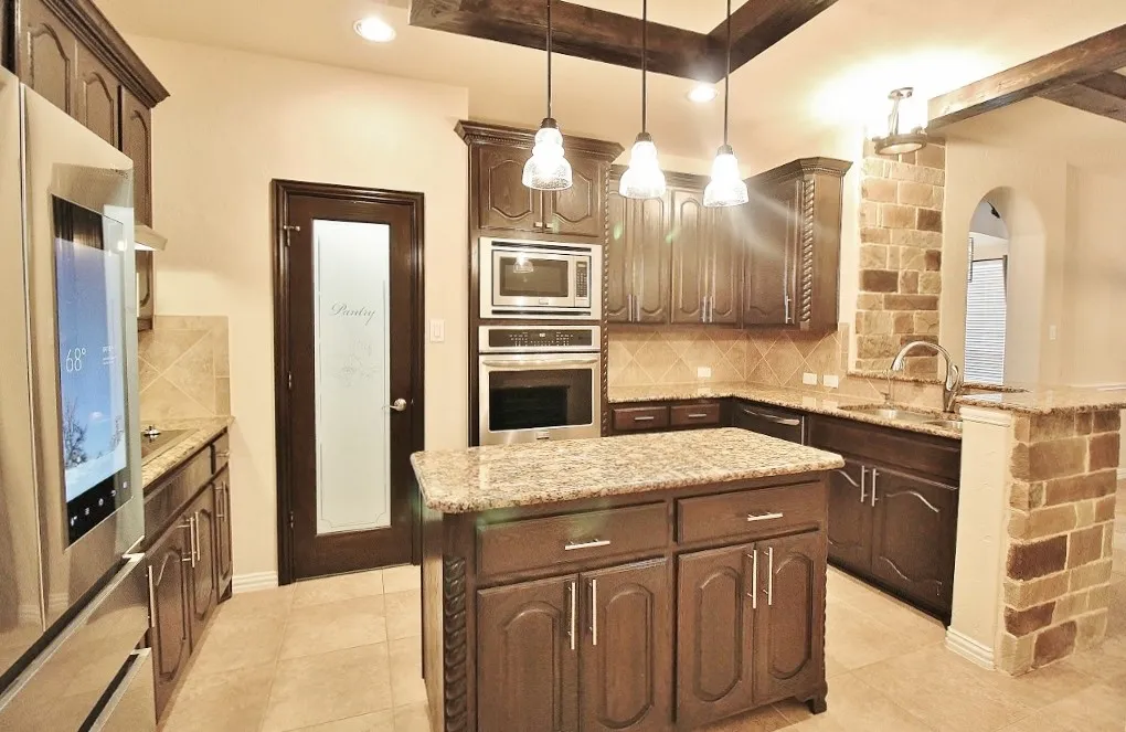 Single Family Residence For Rent in Ellis County , 110 White Oak Lane, Red Oak, Texas 75154, 4 Bedroom, 4 Bathroom, 2 Garage spaces, 3,720 Sqft, built in 2015, mls#21389121, Real Estate Agent in Red Oak, Homes For Rent in Ellis county, Homes For Rent in Red Oak, Realtor in Red Oak Texas, Real Estate Brokerage Independent Realty Texas, Luminita Cordes Realtor