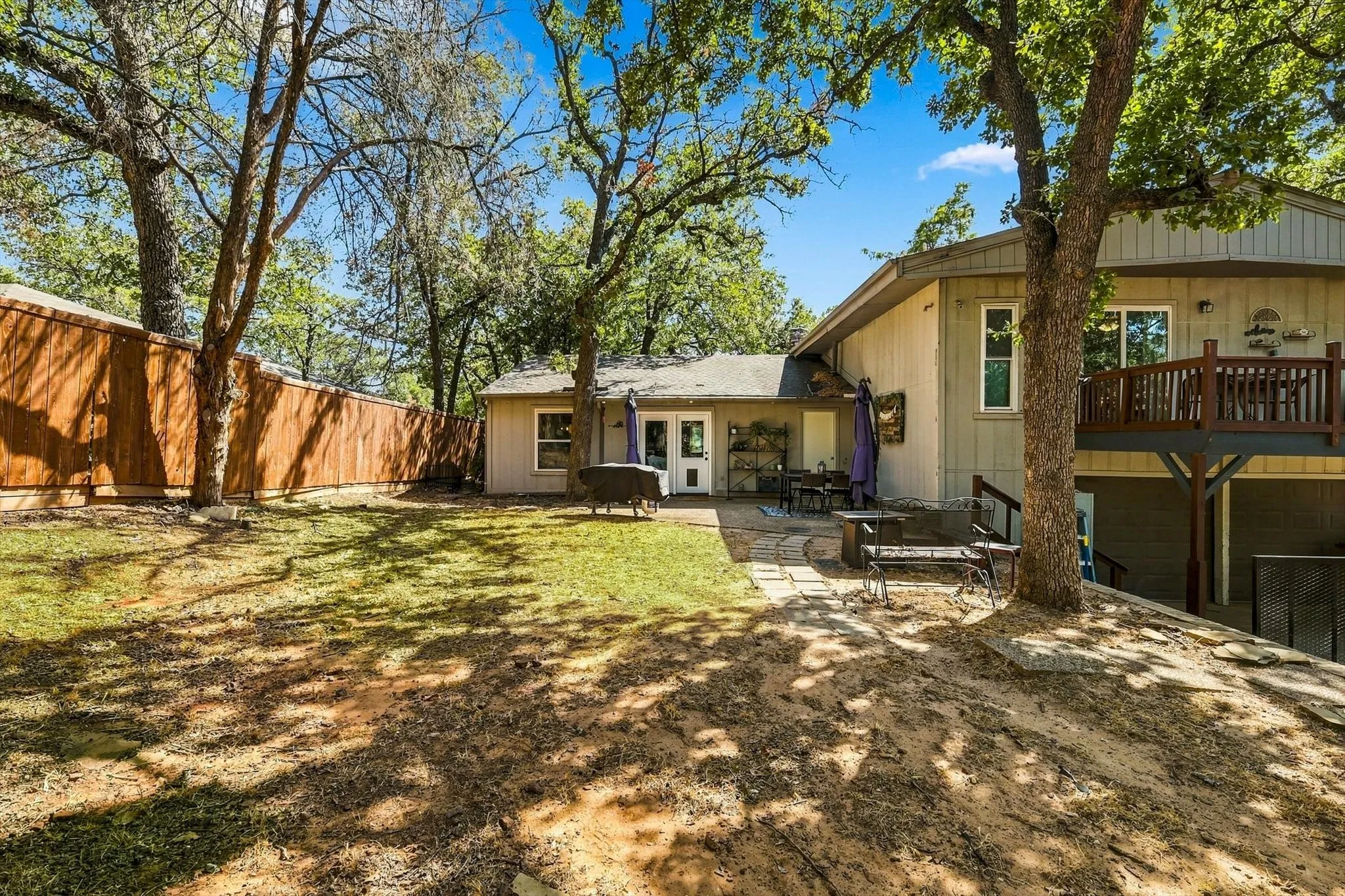 Single Family Residence For Sale in Denton County , 1003 Hopkins Drive, Denton, Texas 76205, 4 Bedroom, 3 Bathroom, 2 Garage spaces, 3,120 Sqft, built in 1970, mls#21388605, Real Estate Agent in Denton, Homes For Sale in Denton county, Homes For Sale in Denton, Realtor in Denton Texas, Real Estate Brokerage Independent Realty Texas, Luminita Cordes Realtor