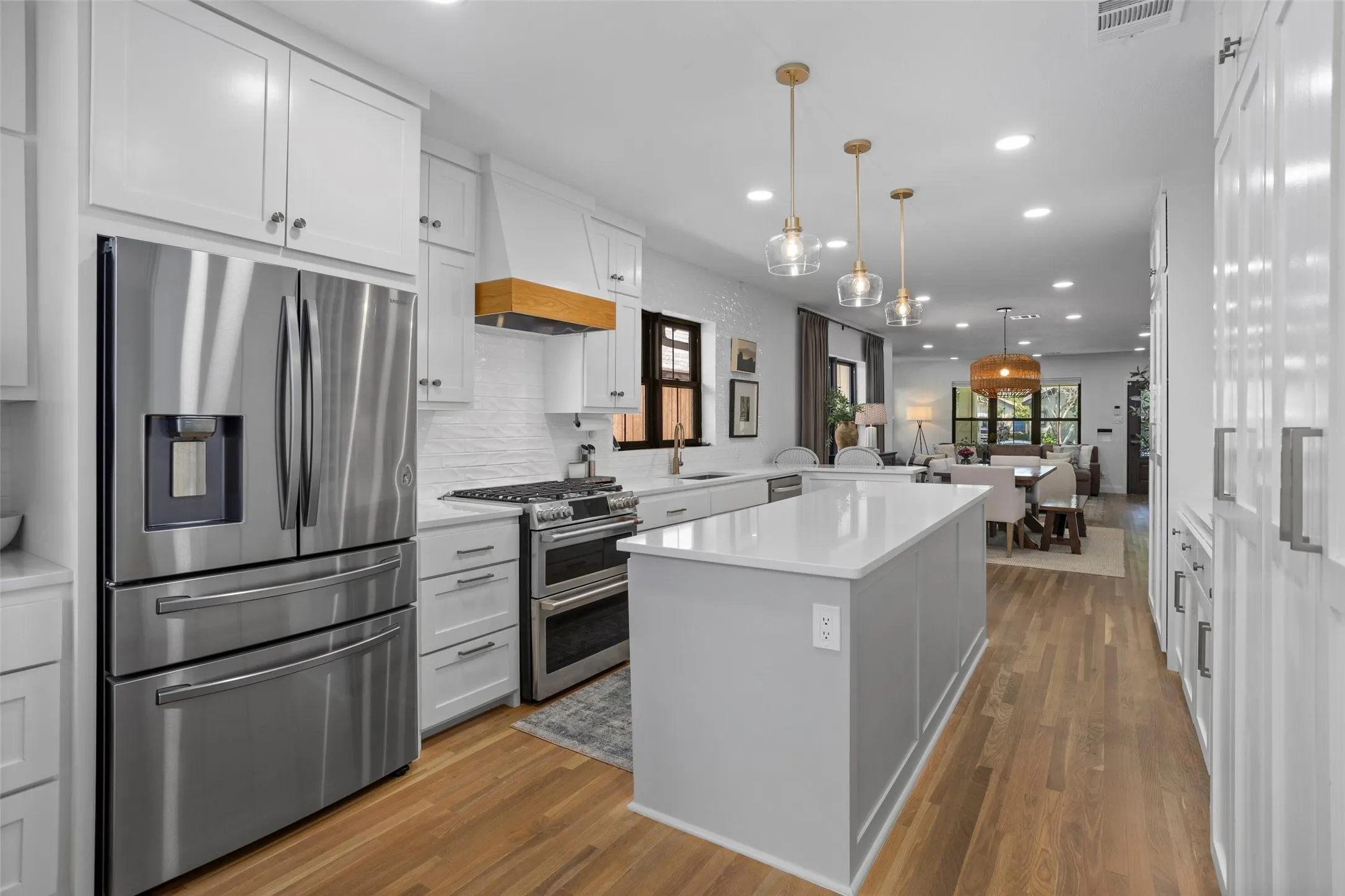 Single Family Residence For Sale in Tarrant County , 4609 El Campo Avenue, Fort Worth, Texas 76107, 3 Bedroom, 2 Bathroom, 2 Garage spaces, 1,628 Sqft, built in 1930, mls#21388382, Real Estate Agent in Fort Worth, Homes For Sale in Tarrant county, Homes For Sale in Fort Worth, Realtor in Fort Worth Texas, Real Estate Brokerage Independent Realty Texas, Luminita Cordes Realtor