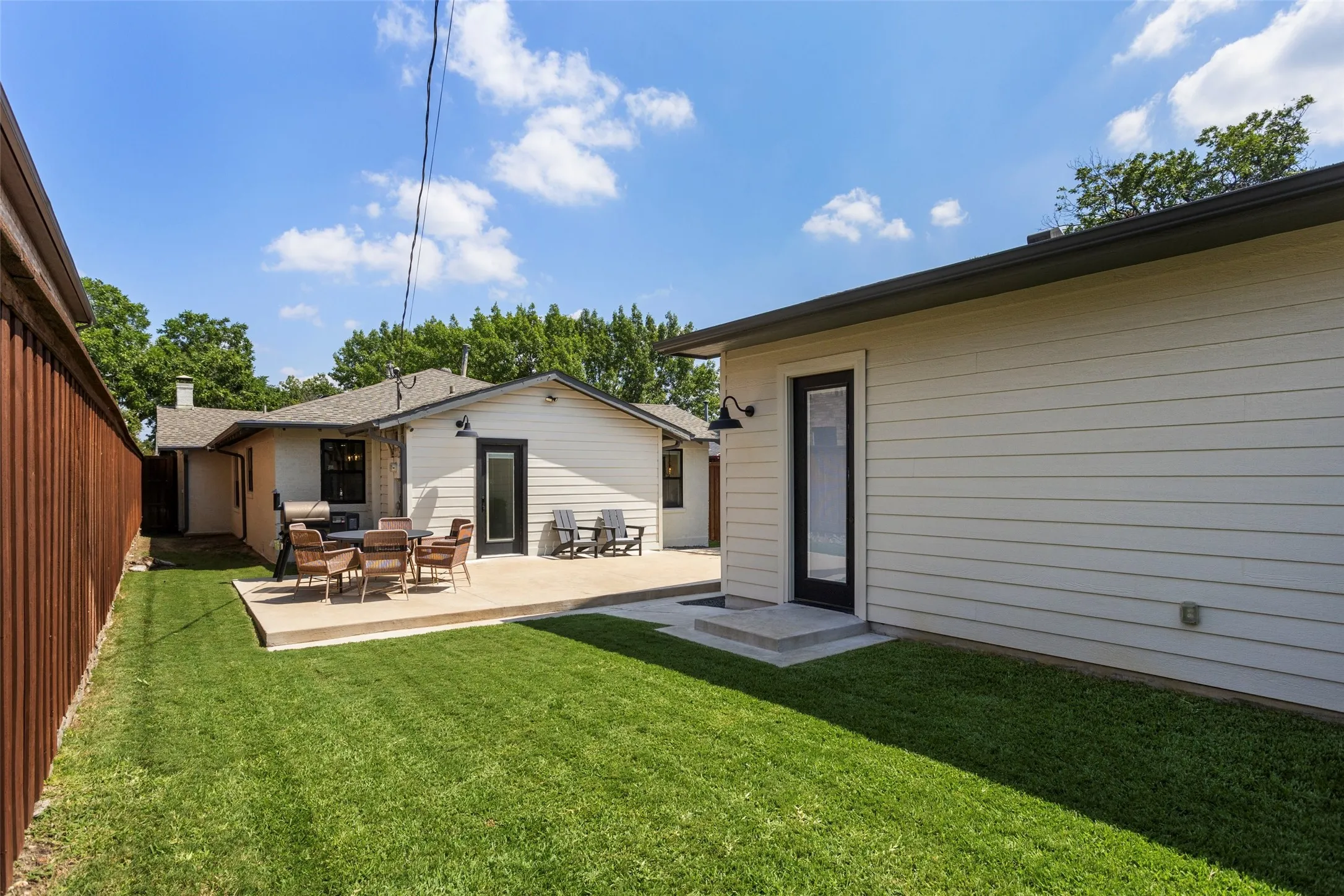 Single Family Residence For Sale in Tarrant County , 4609 El Campo Avenue, Fort Worth, Texas 76107, 3 Bedroom, 2 Bathroom, 2 Garage spaces, 1,628 Sqft, built in 1930, mls#21388382, Real Estate Agent in Fort Worth, Homes For Sale in Tarrant county, Homes For Sale in Fort Worth, Realtor in Fort Worth Texas, Real Estate Brokerage Independent Realty Texas, Luminita Cordes Realtor