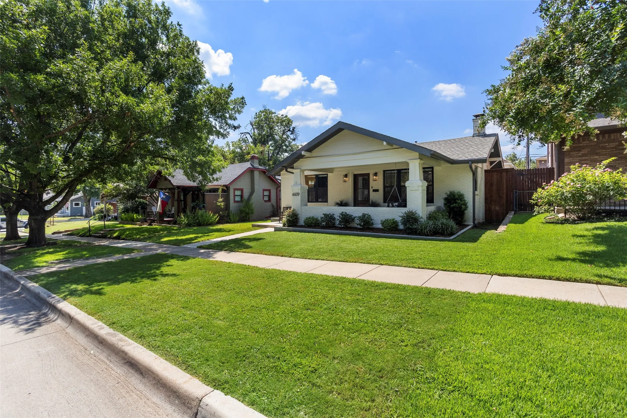 Single Family Residence For Sale in Tarrant County , 4609 El Campo Avenue, Fort Worth, Texas 76107, 3 Bedroom, 2 Bathroom, 2 Garage spaces, 1,628 Sqft, built in 1930, mls#21388382, Real Estate Agent in Fort Worth, Homes For Sale in Tarrant county, Homes For Sale in Fort Worth, Realtor in Fort Worth Texas, Real Estate Brokerage Independent Realty Texas, Luminita Cordes Realtor