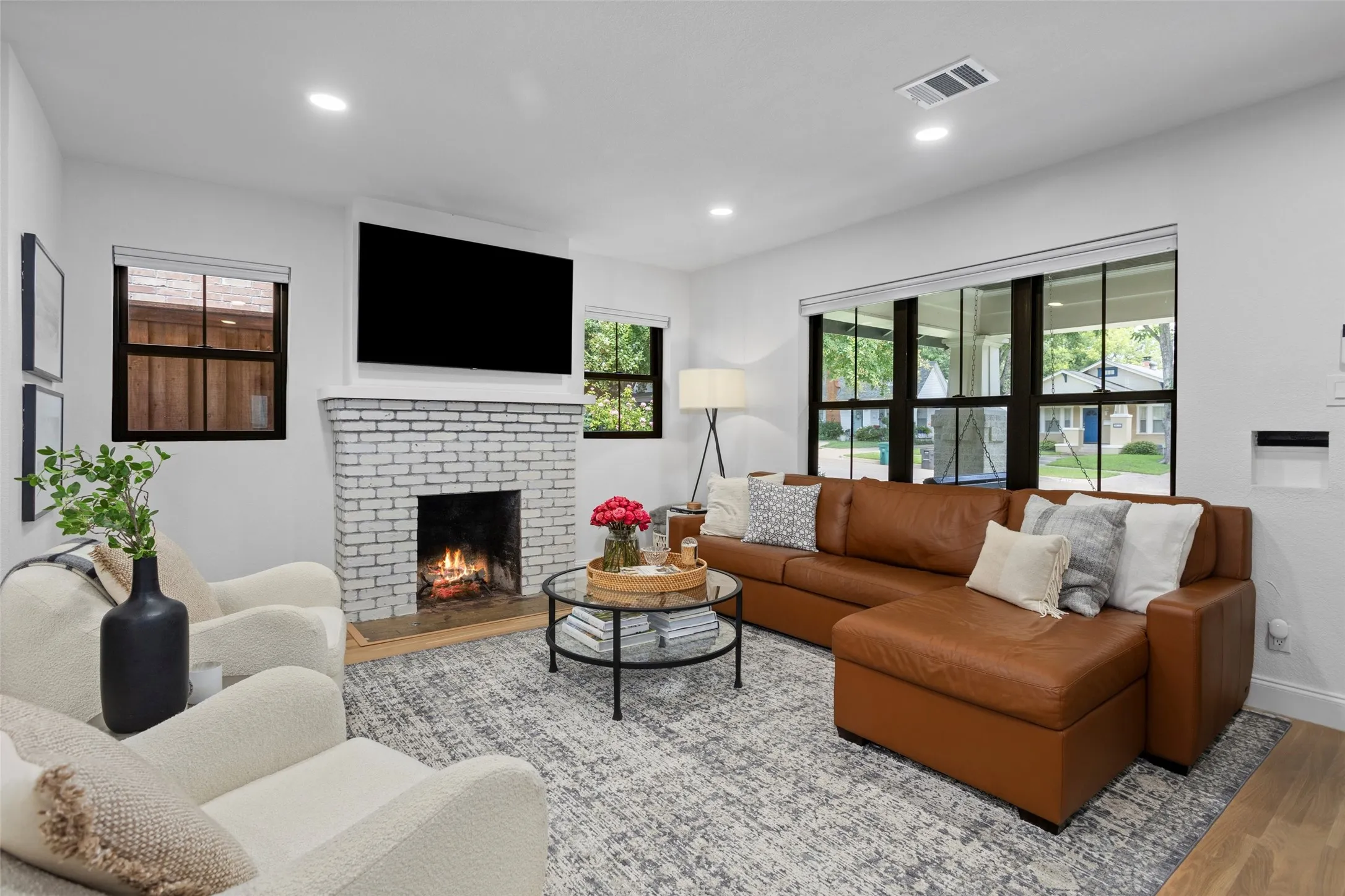 Single Family Residence For Sale in Tarrant County , 4609 El Campo Avenue, Fort Worth, Texas 76107, 3 Bedroom, 2 Bathroom, 2 Garage spaces, 1,628 Sqft, built in 1930, mls#21388382, Real Estate Agent in Fort Worth, Homes For Sale in Tarrant county, Homes For Sale in Fort Worth, Realtor in Fort Worth Texas, Real Estate Brokerage Independent Realty Texas, Luminita Cordes Realtor