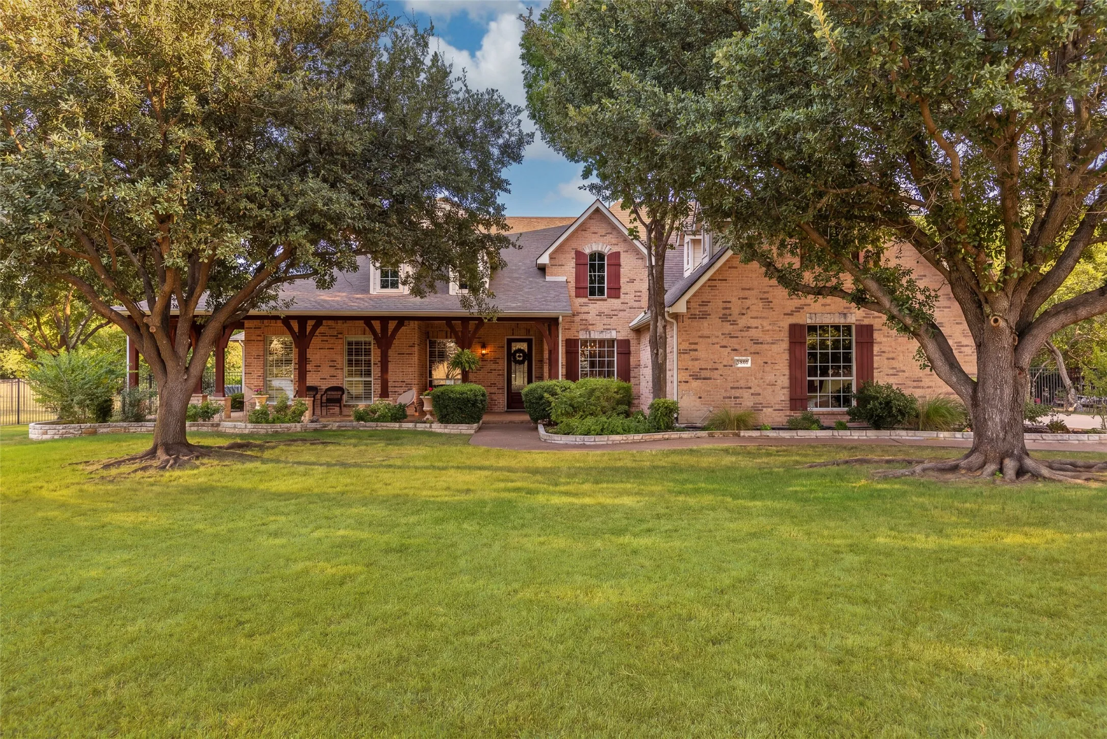 Single Family Residence For Sale in Collin County , 5801 Bracknell Drive, Parker, Texas 75002, 5 Bedroom, 4 Bathroom, 3 Garage spaces, 4,007 Sqft, built in 2003, mls#21388250, Real Estate Agent in Parker, Homes For Sale in Collin county, Homes For Sale in Parker, Realtor in Parker Texas, Real Estate Brokerage Independent Realty Texas, Luminita Cordes Realtor