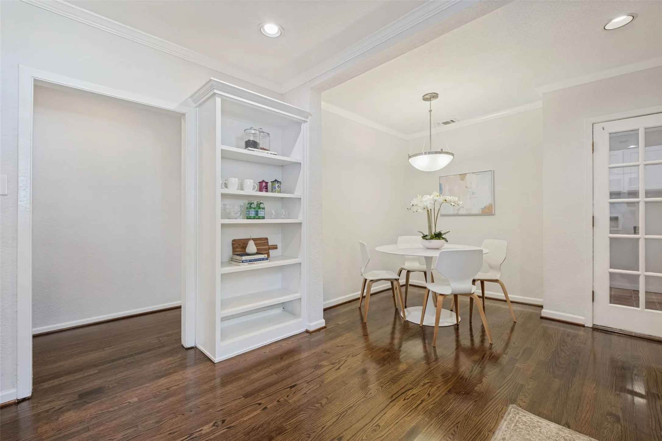 Single Family Residence For Sale in Dallas County , 5838 Morningside Avenue, Dallas, Texas 75206, 3 Bedroom, 2 Bathroom, Garage spaces, 2,168 Sqft, built in 1924, mls#21389120, Real Estate Agent in Dallas, Homes For Sale in Dallas county, Homes For Sale in Dallas, Realtor in Dallas Texas, Real Estate Brokerage Independent Realty Texas, Luminita Cordes Realtor