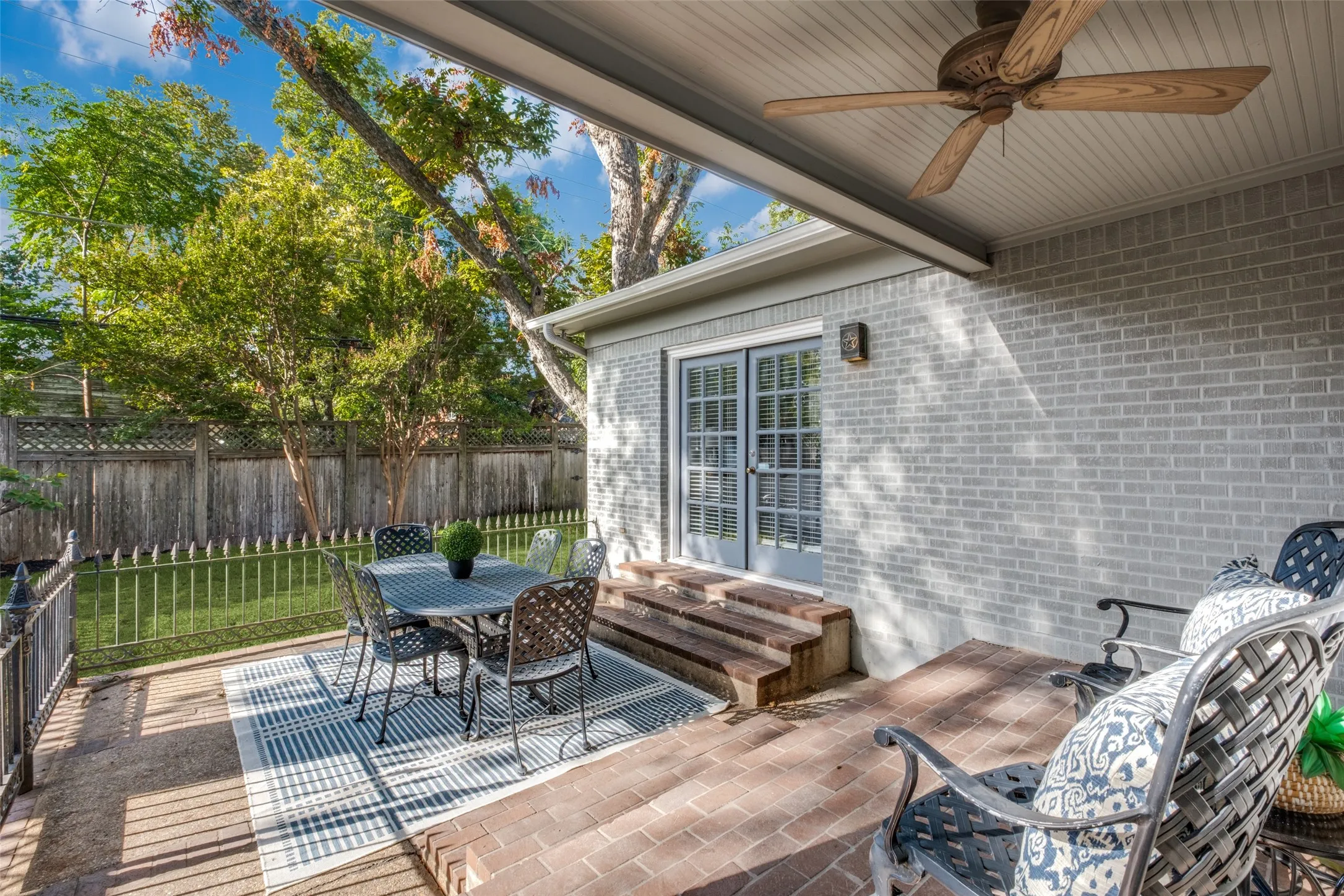 Single Family Residence For Sale in Dallas County , 5838 Morningside Avenue, Dallas, Texas 75206, 3 Bedroom, 2 Bathroom, Garage spaces, 2,168 Sqft, built in 1924, mls#21389120, Real Estate Agent in Dallas, Homes For Sale in Dallas county, Homes For Sale in Dallas, Realtor in Dallas Texas, Real Estate Brokerage Independent Realty Texas, Luminita Cordes Realtor