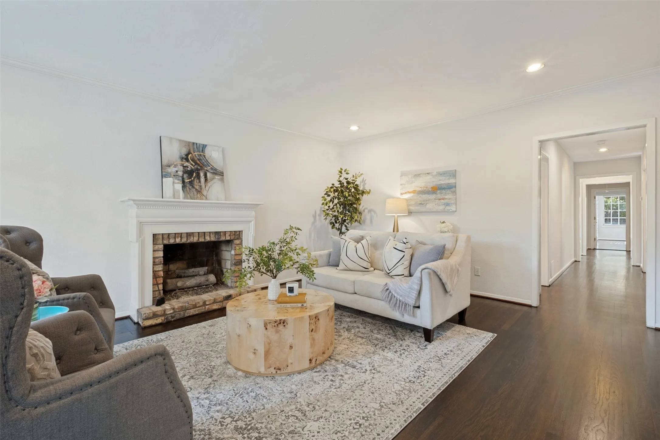 Single Family Residence For Sale in Dallas County , 5838 Morningside Avenue, Dallas, Texas 75206, 3 Bedroom, 2 Bathroom, Garage spaces, 2,168 Sqft, built in 1924, mls#21389120, Real Estate Agent in Dallas, Homes For Sale in Dallas county, Homes For Sale in Dallas, Realtor in Dallas Texas, Real Estate Brokerage Independent Realty Texas, Luminita Cordes Realtor