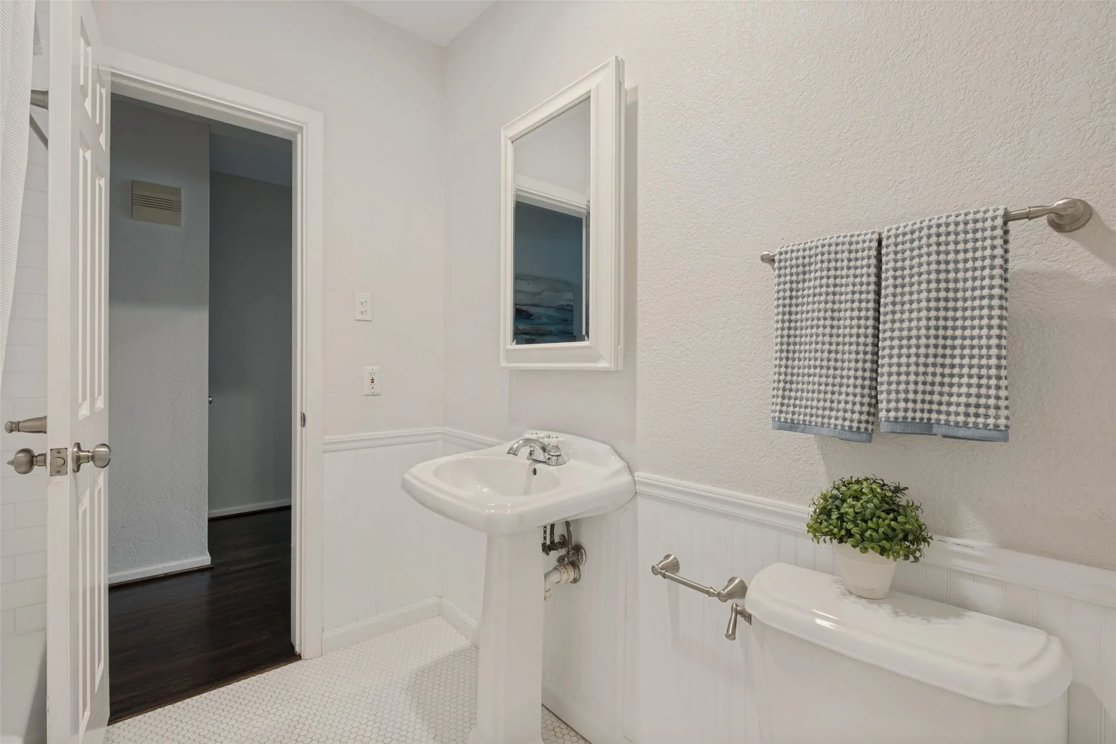 Single Family Residence For Sale in Dallas County , 5838 Morningside Avenue, Dallas, Texas 75206, 3 Bedroom, 2 Bathroom, Garage spaces, 2,168 Sqft, built in 1924, mls#21389120, Real Estate Agent in Dallas, Homes For Sale in Dallas county, Homes For Sale in Dallas, Realtor in Dallas Texas, Real Estate Brokerage Independent Realty Texas, Luminita Cordes Realtor