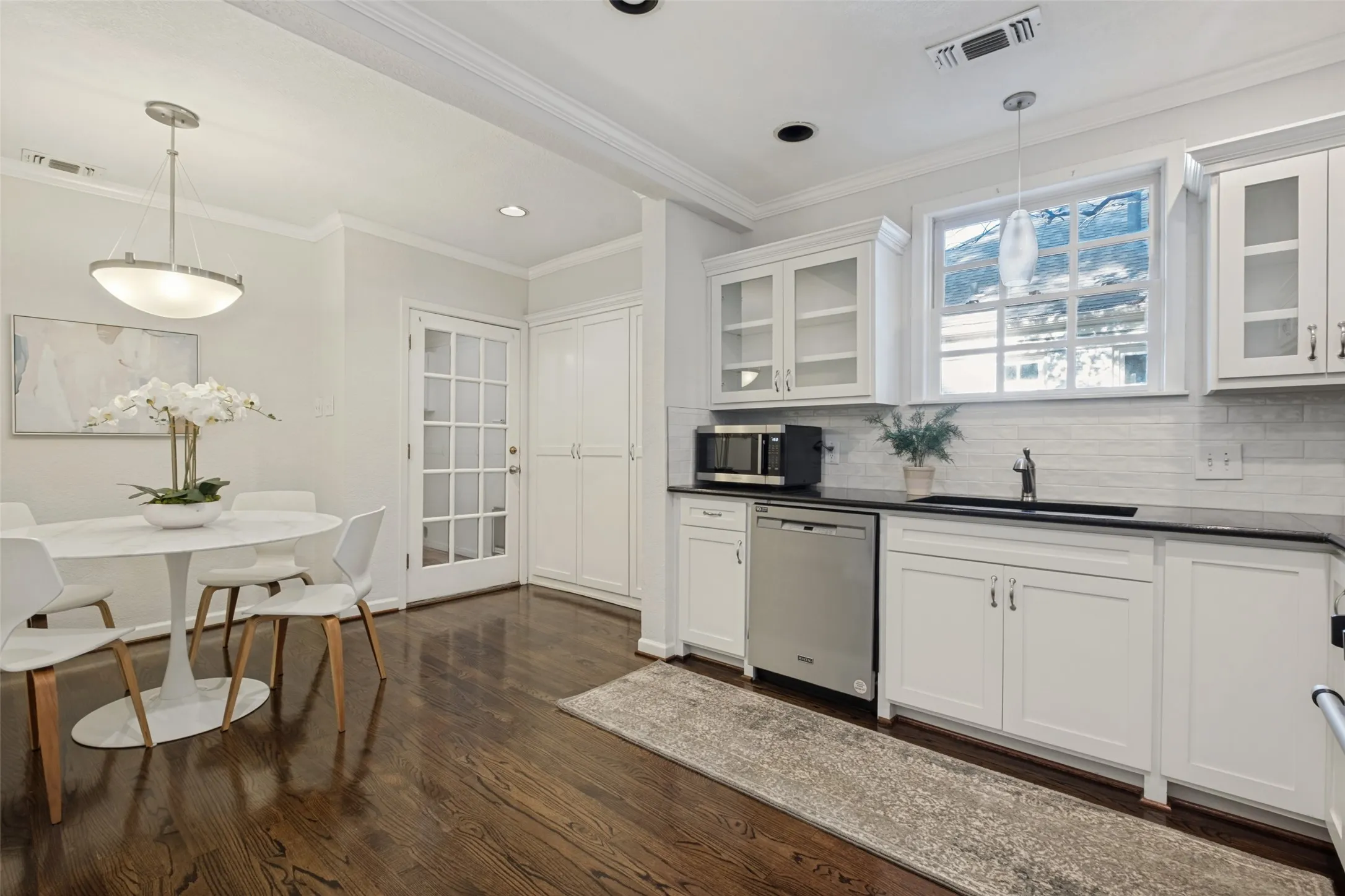 Single Family Residence For Sale in Dallas County , 5838 Morningside Avenue, Dallas, Texas 75206, 3 Bedroom, 2 Bathroom, Garage spaces, 2,168 Sqft, built in 1924, mls#21389120, Real Estate Agent in Dallas, Homes For Sale in Dallas county, Homes For Sale in Dallas, Realtor in Dallas Texas, Real Estate Brokerage Independent Realty Texas, Luminita Cordes Realtor