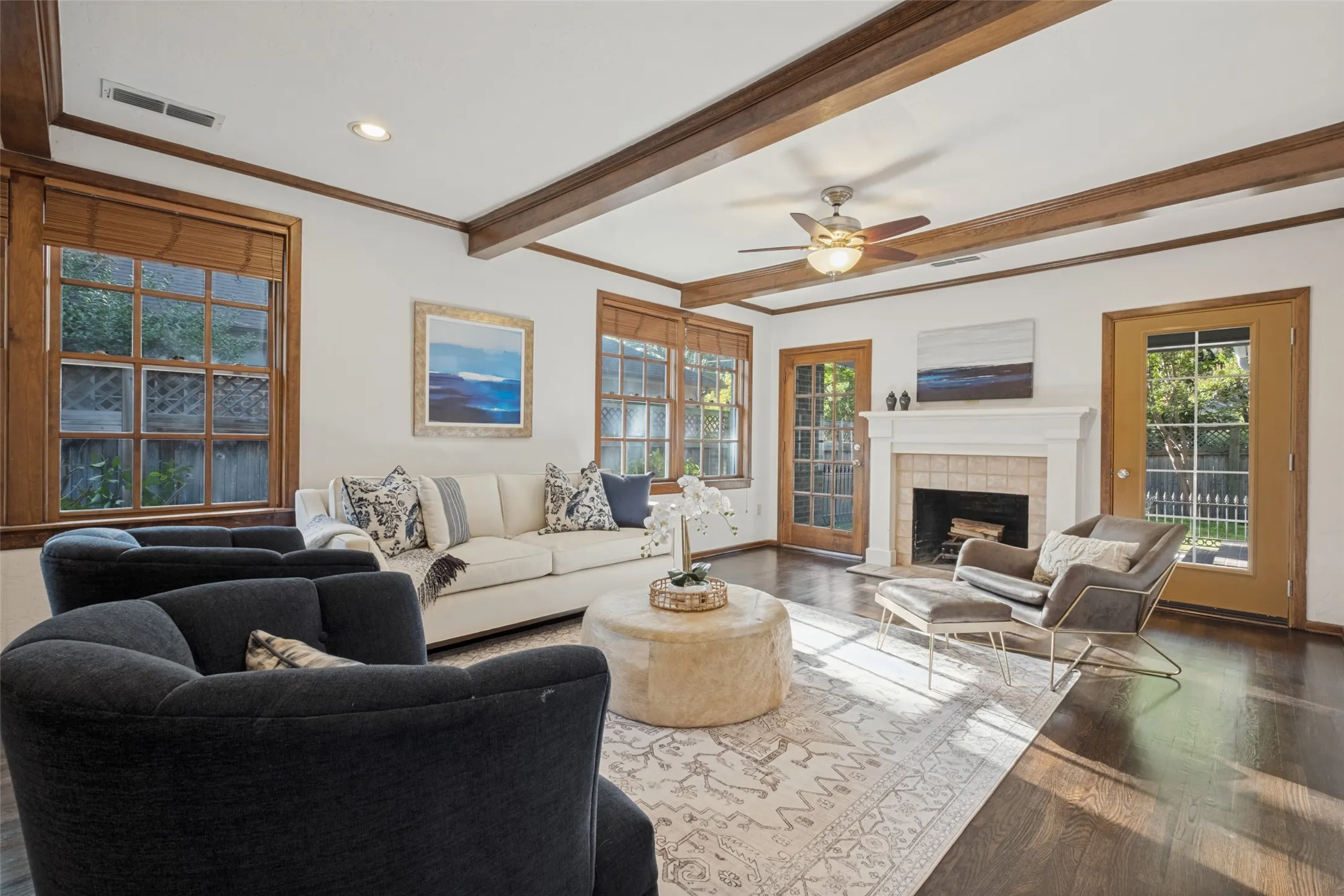 Single Family Residence For Sale in Dallas County , 5838 Morningside Avenue, Dallas, Texas 75206, 3 Bedroom, 2 Bathroom, Garage spaces, 2,168 Sqft, built in 1924, mls#21389120, Real Estate Agent in Dallas, Homes For Sale in Dallas county, Homes For Sale in Dallas, Realtor in Dallas Texas, Real Estate Brokerage Independent Realty Texas, Luminita Cordes Realtor