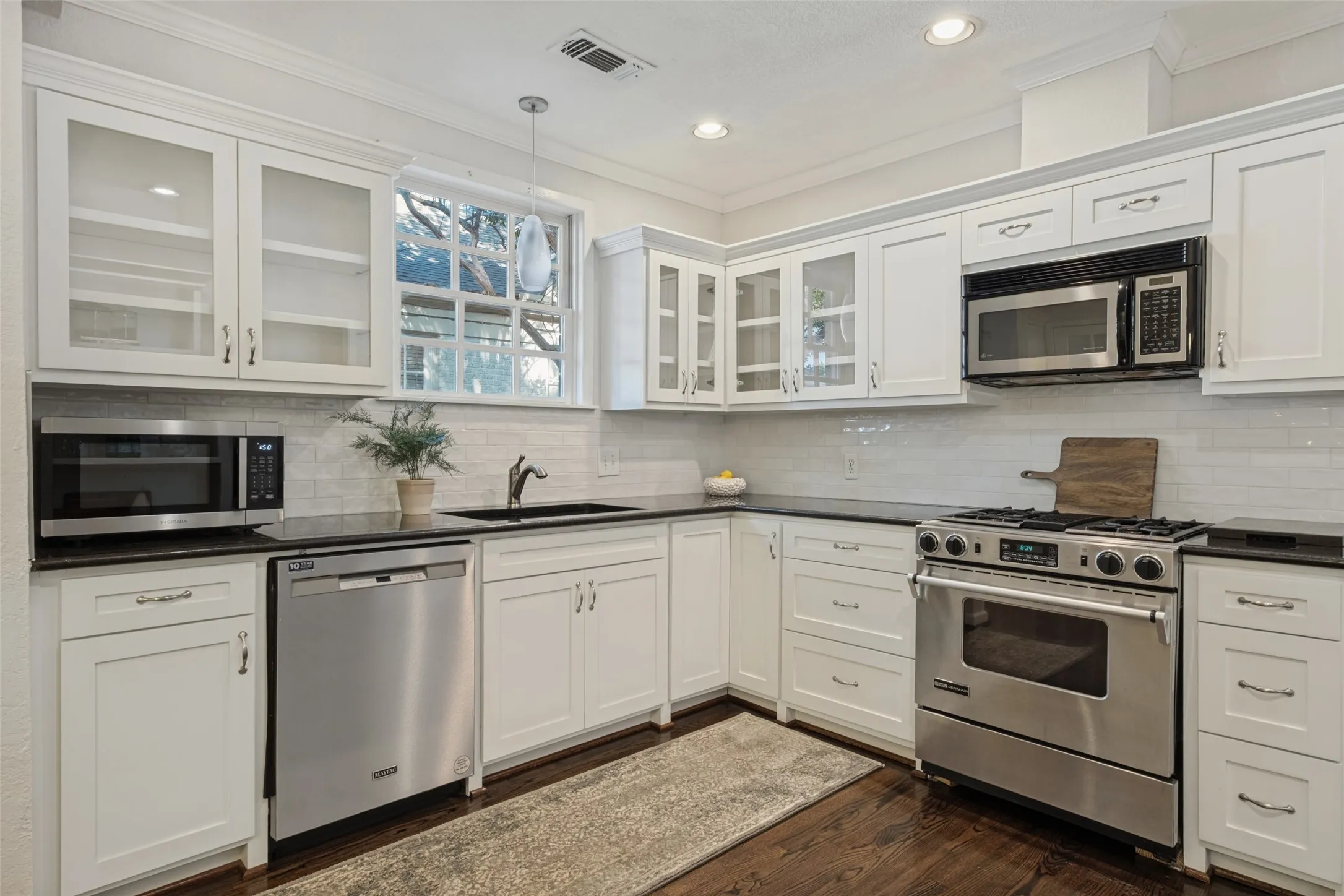Single Family Residence For Sale in Dallas County , 5838 Morningside Avenue, Dallas, Texas 75206, 3 Bedroom, 2 Bathroom, Garage spaces, 2,168 Sqft, built in 1924, mls#21389120, Real Estate Agent in Dallas, Homes For Sale in Dallas county, Homes For Sale in Dallas, Realtor in Dallas Texas, Real Estate Brokerage Independent Realty Texas, Luminita Cordes Realtor