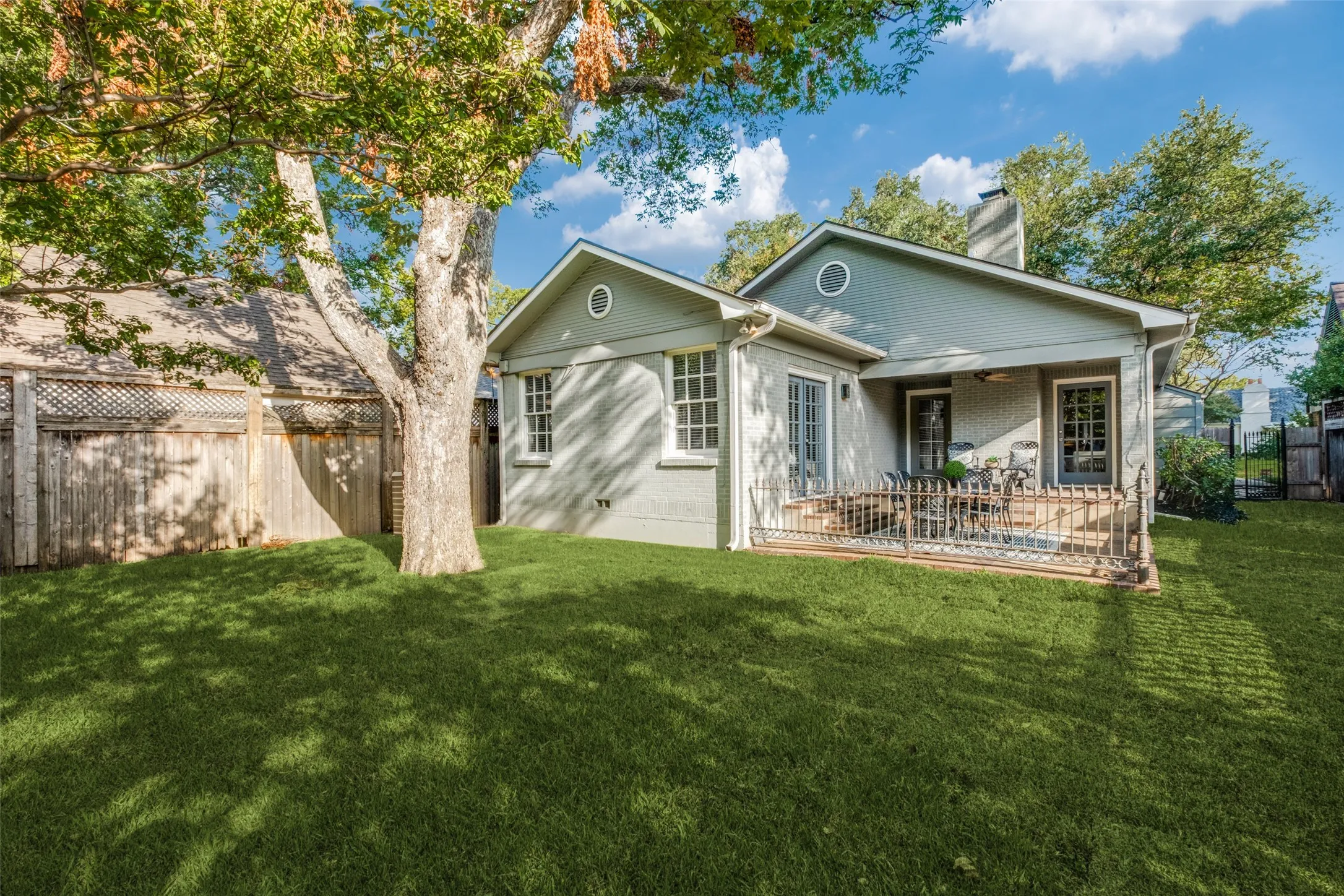 Single Family Residence For Sale in Dallas County , 5838 Morningside Avenue, Dallas, Texas 75206, 3 Bedroom, 2 Bathroom, Garage spaces, 2,168 Sqft, built in 1924, mls#21389120, Real Estate Agent in Dallas, Homes For Sale in Dallas county, Homes For Sale in Dallas, Realtor in Dallas Texas, Real Estate Brokerage Independent Realty Texas, Luminita Cordes Realtor