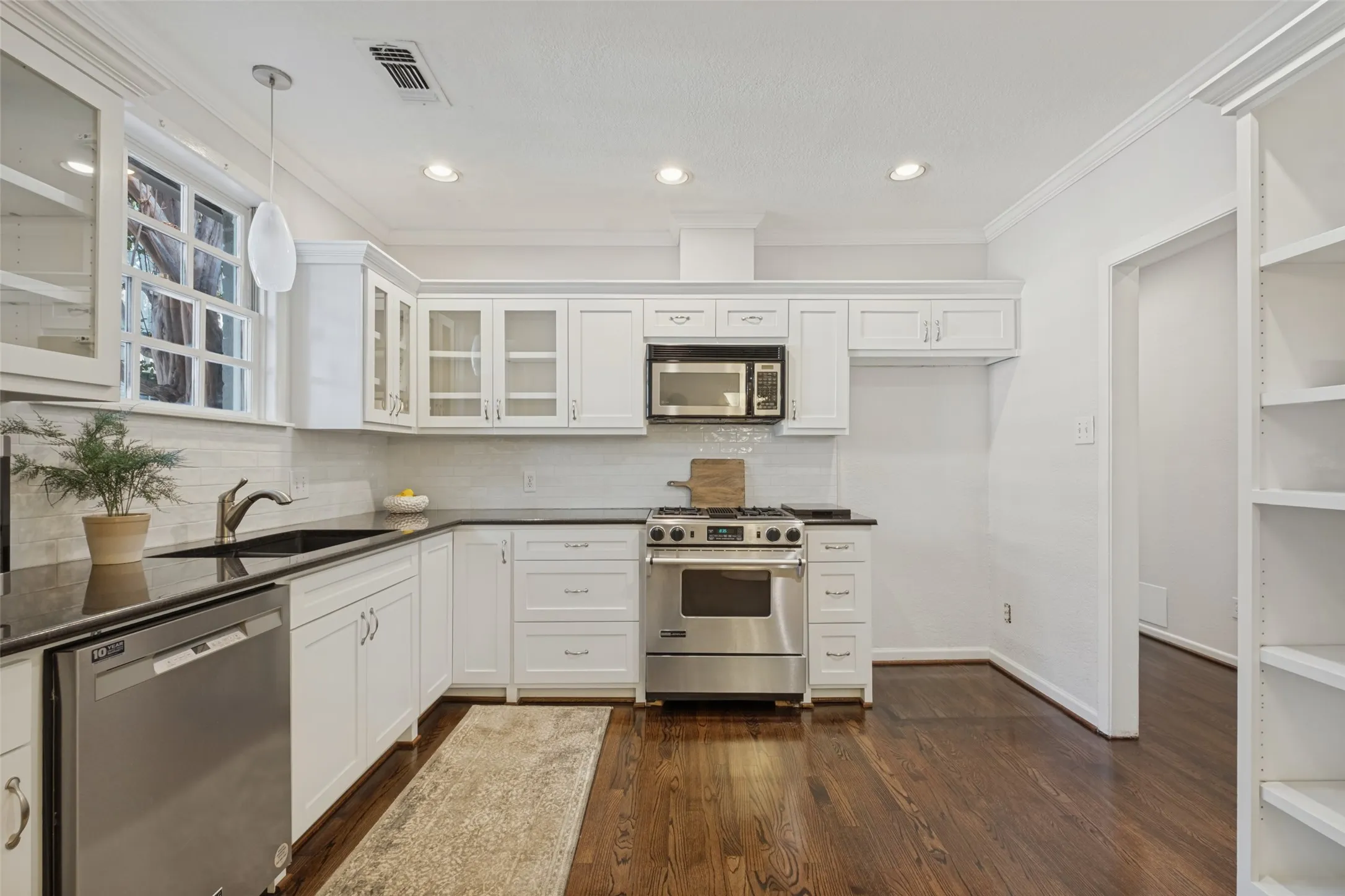 Single Family Residence For Sale in Dallas County , 5838 Morningside Avenue, Dallas, Texas 75206, 3 Bedroom, 2 Bathroom, Garage spaces, 2,168 Sqft, built in 1924, mls#21389120, Real Estate Agent in Dallas, Homes For Sale in Dallas county, Homes For Sale in Dallas, Realtor in Dallas Texas, Real Estate Brokerage Independent Realty Texas, Luminita Cordes Realtor