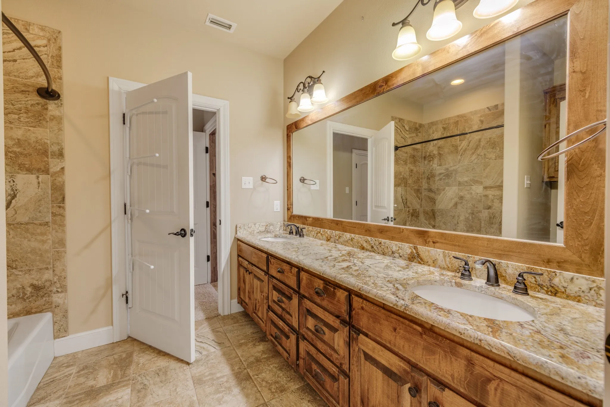 Single Family Residence For Sale in Taylor County , 181 Cougar Run, Tuscola, Texas 79562, 5 Bedroom, 3 Bathroom, 3 Garage spaces, 2,543 Sqft, built in 2014, mls#21388554, Real Estate Agent in Tuscola, Homes For Sale in Taylor county, Homes For Sale in Tuscola, Realtor in Tuscola Texas, Real Estate Brokerage Independent Realty Texas, Luminita Cordes Realtor