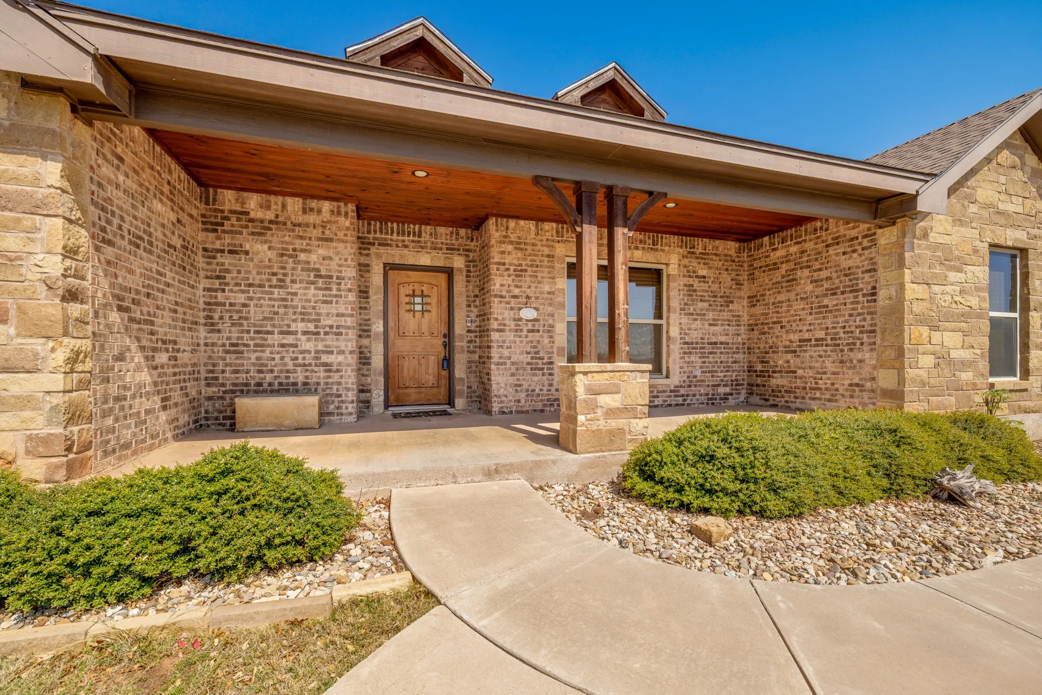 Single Family Residence For Sale in Taylor County , 181 Cougar Run, Tuscola, Texas 79562, 5 Bedroom, 3 Bathroom, 3 Garage spaces, 2,543 Sqft, built in 2014, mls#21388554, Real Estate Agent in Tuscola, Homes For Sale in Taylor county, Homes For Sale in Tuscola, Realtor in Tuscola Texas, Real Estate Brokerage Independent Realty Texas, Luminita Cordes Realtor