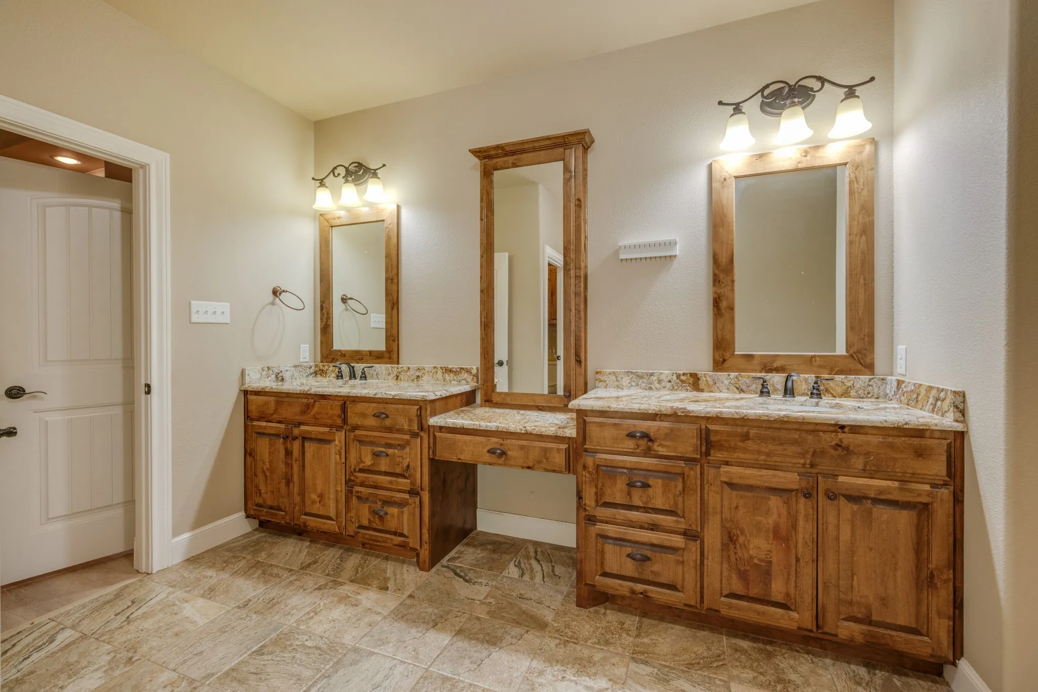 Single Family Residence For Sale in Taylor County , 181 Cougar Run, Tuscola, Texas 79562, 5 Bedroom, 3 Bathroom, 3 Garage spaces, 2,543 Sqft, built in 2014, mls#21388554, Real Estate Agent in Tuscola, Homes For Sale in Taylor county, Homes For Sale in Tuscola, Realtor in Tuscola Texas, Real Estate Brokerage Independent Realty Texas, Luminita Cordes Realtor