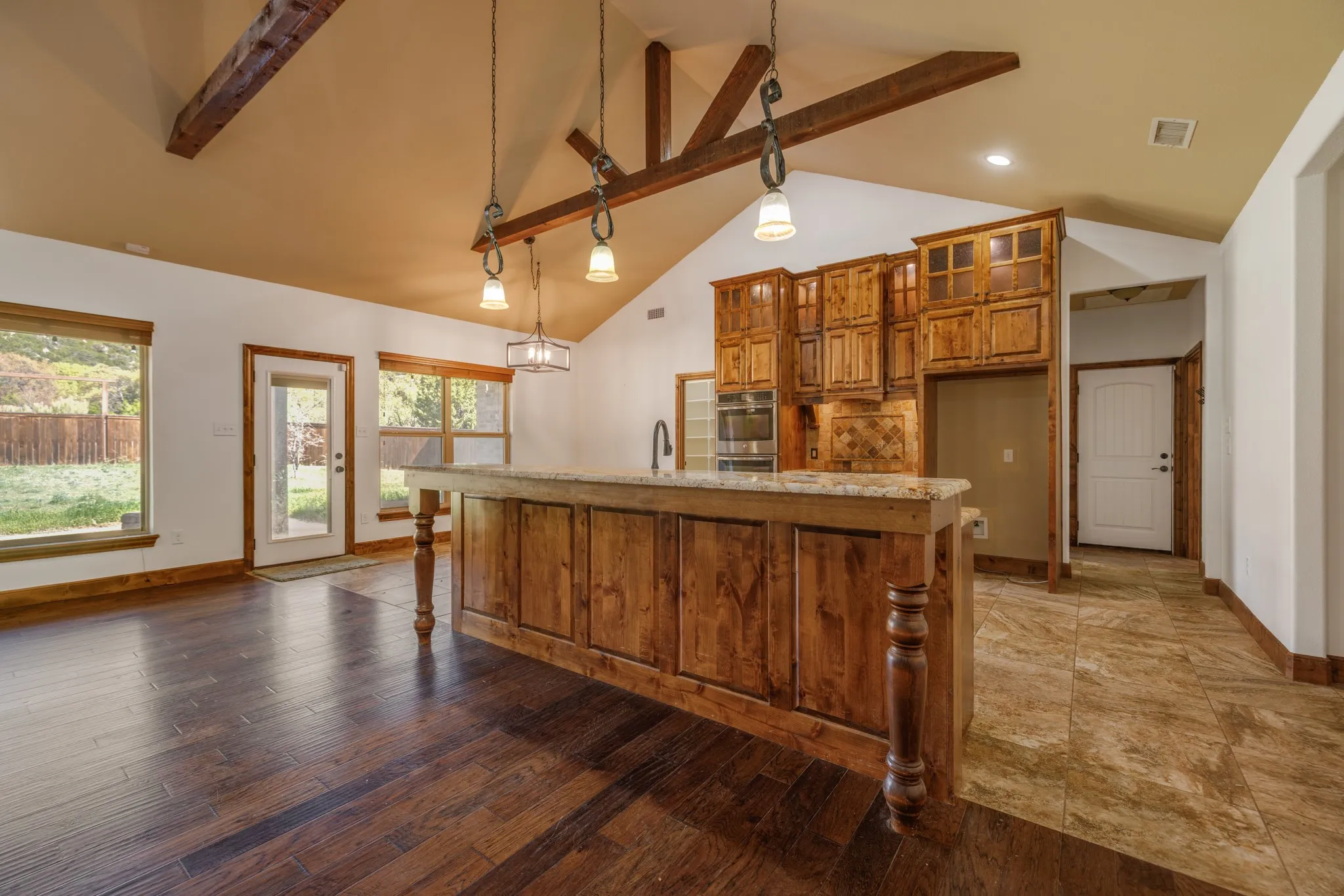 Single Family Residence For Sale in Taylor County , 181 Cougar Run, Tuscola, Texas 79562, 5 Bedroom, 3 Bathroom, 3 Garage spaces, 2,543 Sqft, built in 2014, mls#21388554, Real Estate Agent in Tuscola, Homes For Sale in Taylor county, Homes For Sale in Tuscola, Realtor in Tuscola Texas, Real Estate Brokerage Independent Realty Texas, Luminita Cordes Realtor