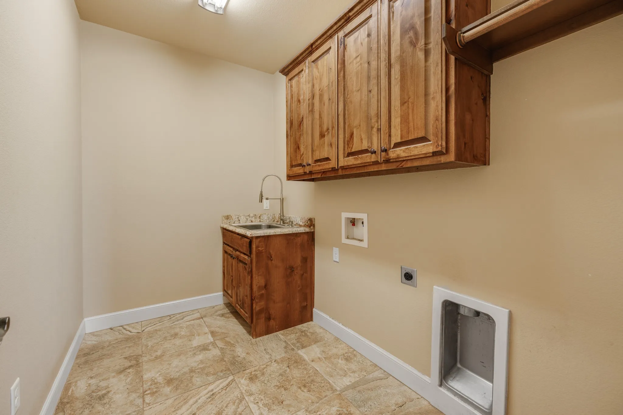 Single Family Residence For Sale in Taylor County , 181 Cougar Run, Tuscola, Texas 79562, 5 Bedroom, 3 Bathroom, 3 Garage spaces, 2,543 Sqft, built in 2014, mls#21388554, Real Estate Agent in Tuscola, Homes For Sale in Taylor county, Homes For Sale in Tuscola, Realtor in Tuscola Texas, Real Estate Brokerage Independent Realty Texas, Luminita Cordes Realtor
