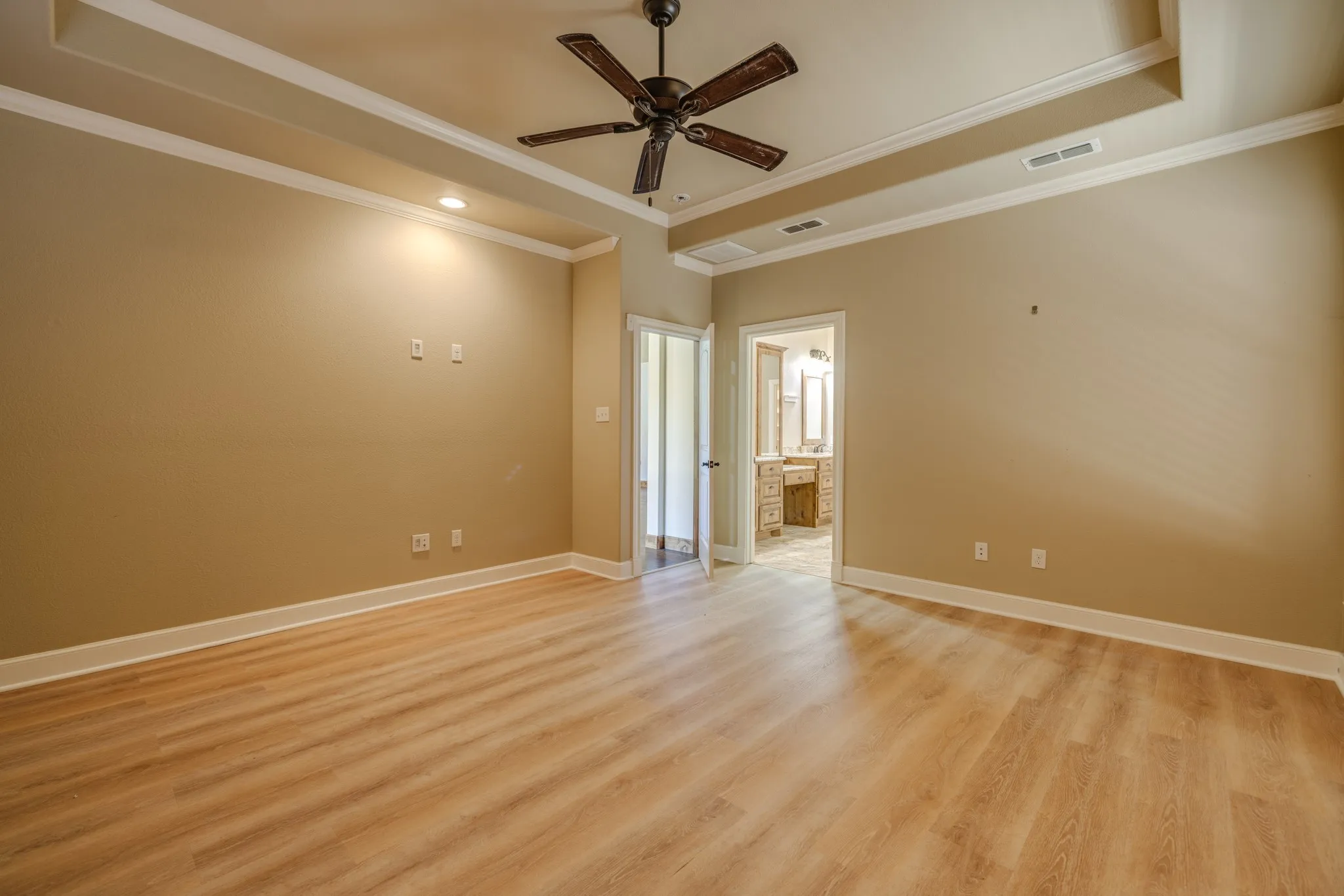 Single Family Residence For Sale in Taylor County , 181 Cougar Run, Tuscola, Texas 79562, 5 Bedroom, 3 Bathroom, 3 Garage spaces, 2,543 Sqft, built in 2014, mls#21388554, Real Estate Agent in Tuscola, Homes For Sale in Taylor county, Homes For Sale in Tuscola, Realtor in Tuscola Texas, Real Estate Brokerage Independent Realty Texas, Luminita Cordes Realtor