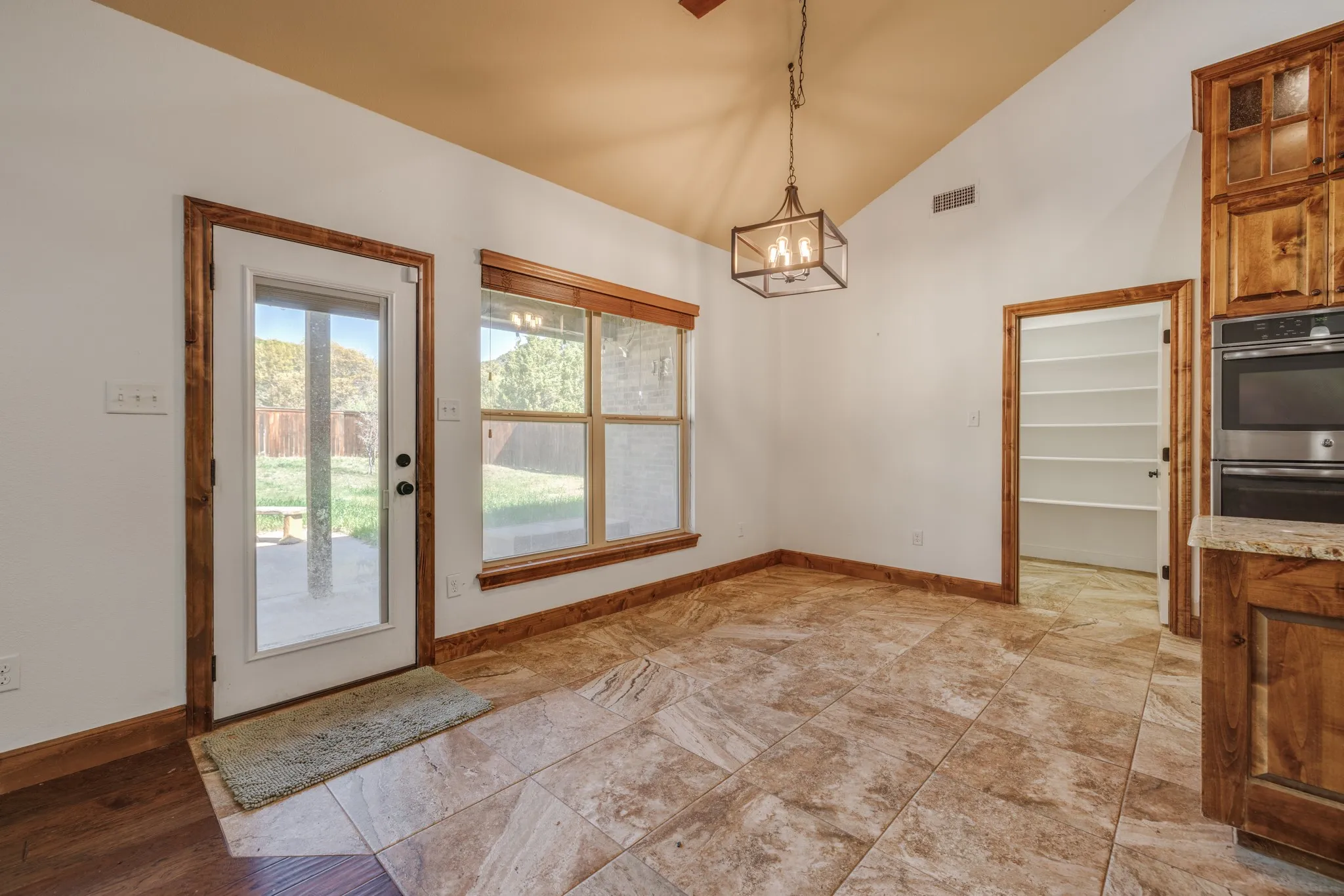 Single Family Residence For Sale in Taylor County , 181 Cougar Run, Tuscola, Texas 79562, 5 Bedroom, 3 Bathroom, 3 Garage spaces, 2,543 Sqft, built in 2014, mls#21388554, Real Estate Agent in Tuscola, Homes For Sale in Taylor county, Homes For Sale in Tuscola, Realtor in Tuscola Texas, Real Estate Brokerage Independent Realty Texas, Luminita Cordes Realtor