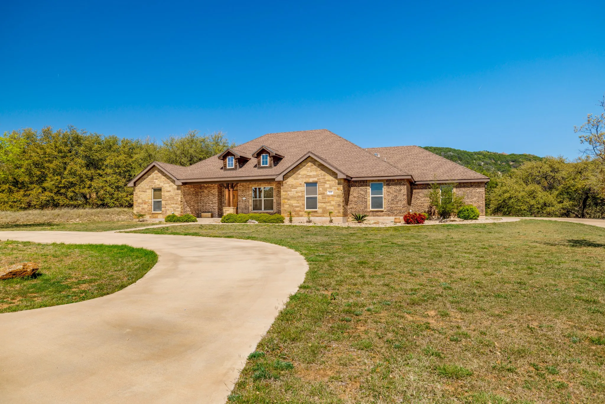 Single Family Residence For Sale in Taylor County , 181 Cougar Run, Tuscola, Texas 79562, 5 Bedroom, 3 Bathroom, 3 Garage spaces, 2,543 Sqft, built in 2014, mls#21388554, Real Estate Agent in Tuscola, Homes For Sale in Taylor county, Homes For Sale in Tuscola, Realtor in Tuscola Texas, Real Estate Brokerage Independent Realty Texas, Luminita Cordes Realtor