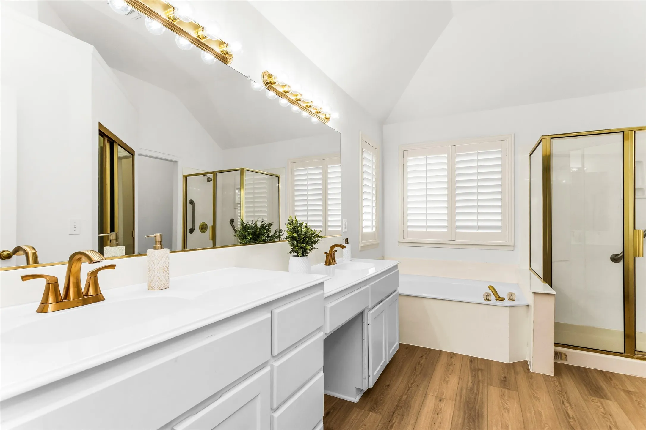 Moen Fixtures, Tub + Shower!