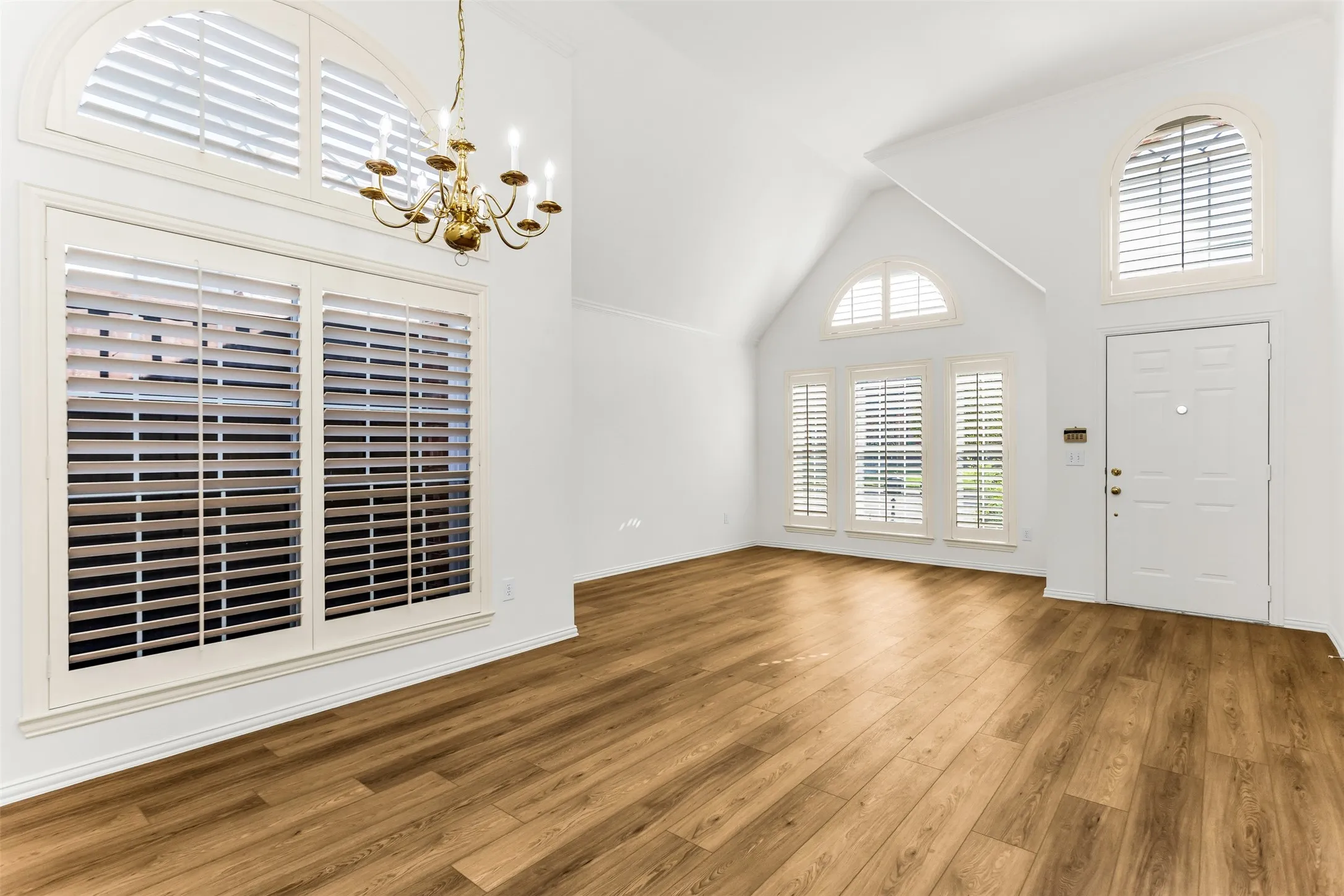 Low Maintenance Home! View From Dining Room To LR & Entry.