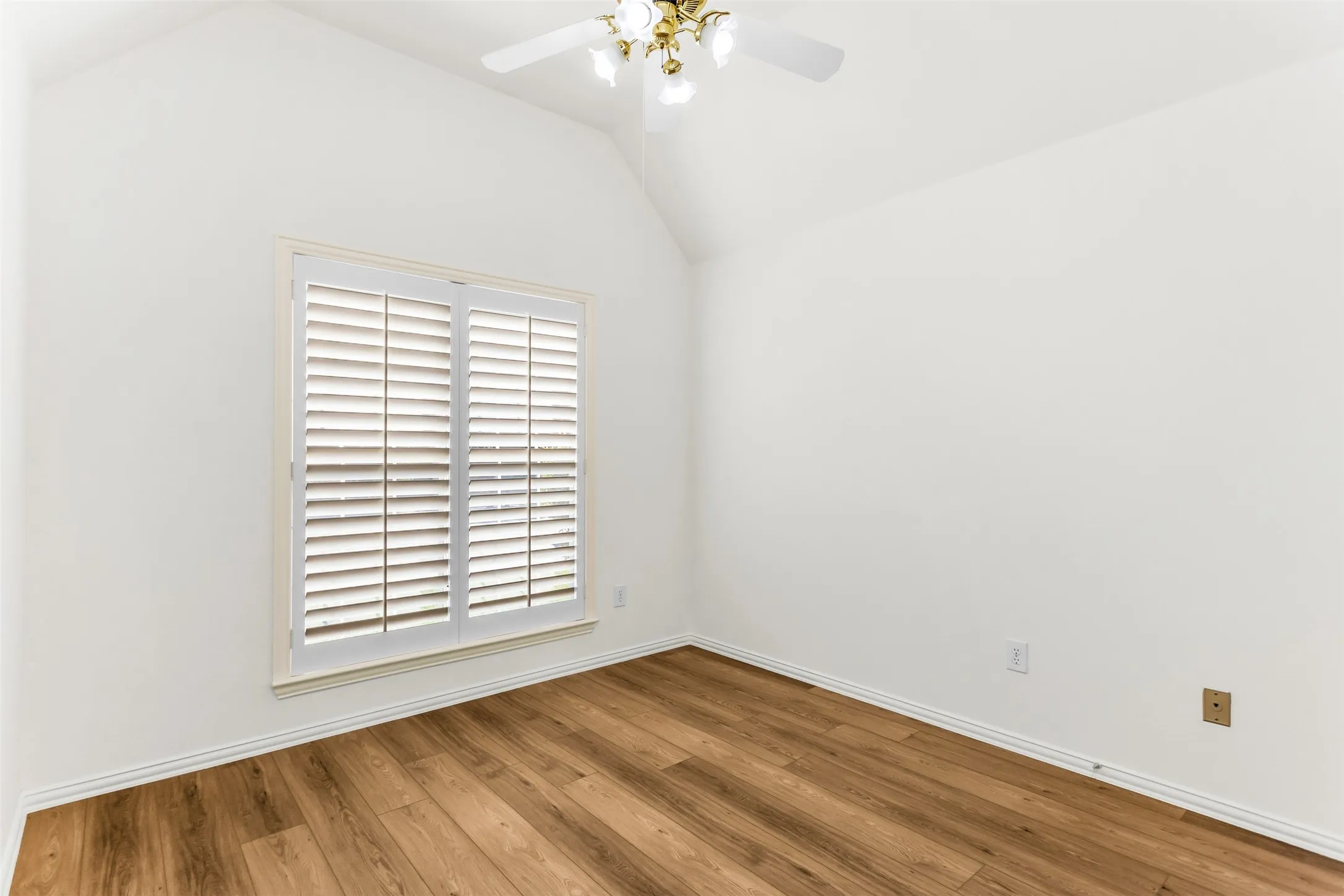 Third Bedroom - Both Have Ceiling Fans!