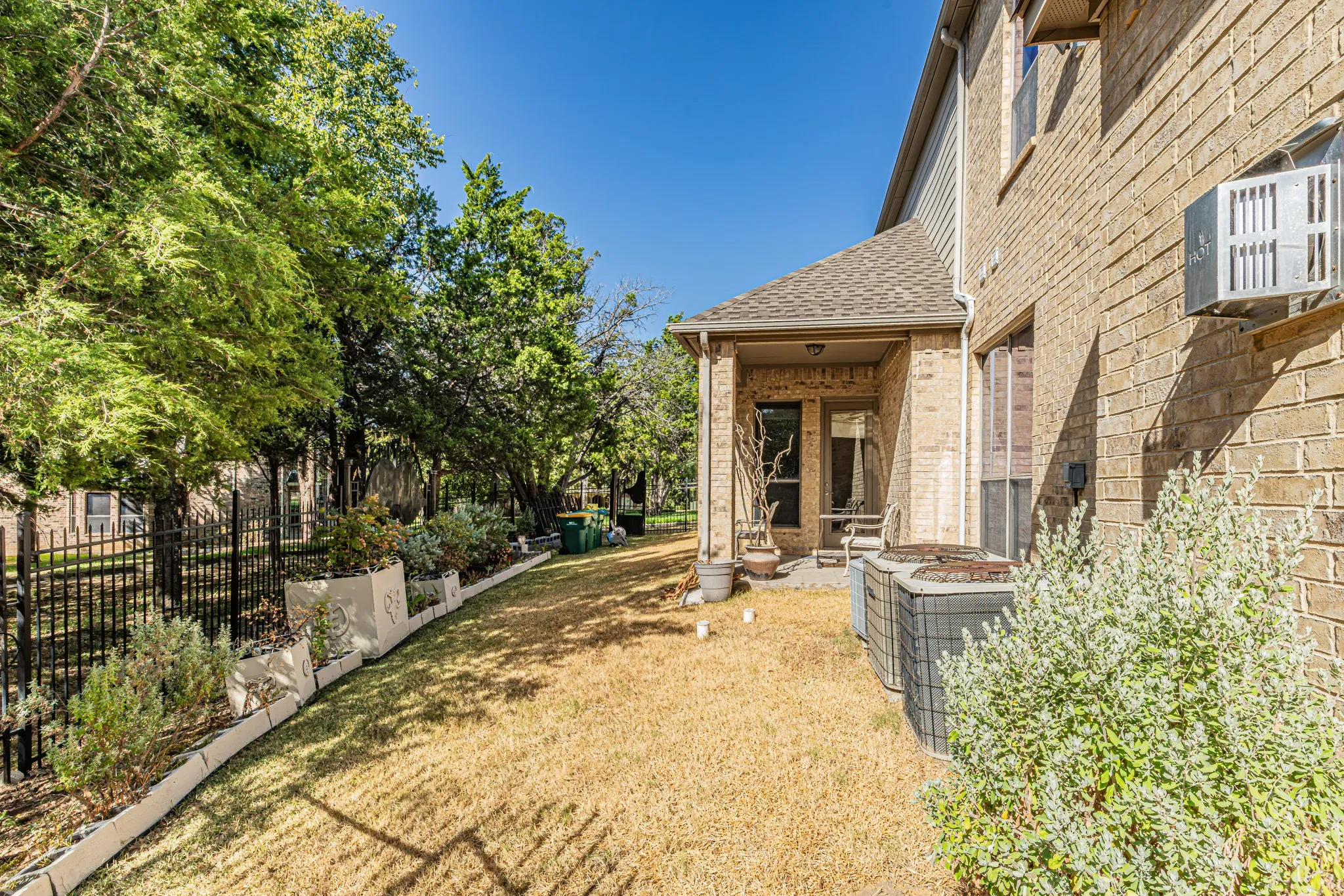 Single Family Residence For Sale in Dallas County , 1552 Cypress Bend Drive, Cedar Hill, Texas 75104, 5 Bedroom, 6 Bathroom, 3 Garage spaces, 4,913 Sqft, built in 2006, mls#21388944, Real Estate Agent in Cedar Hill, Homes For Sale in Dallas county, Homes For Sale in Cedar Hill, Realtor in Cedar Hill Texas, Real Estate Brokerage Independent Realty Texas, Luminita Cordes Realtor