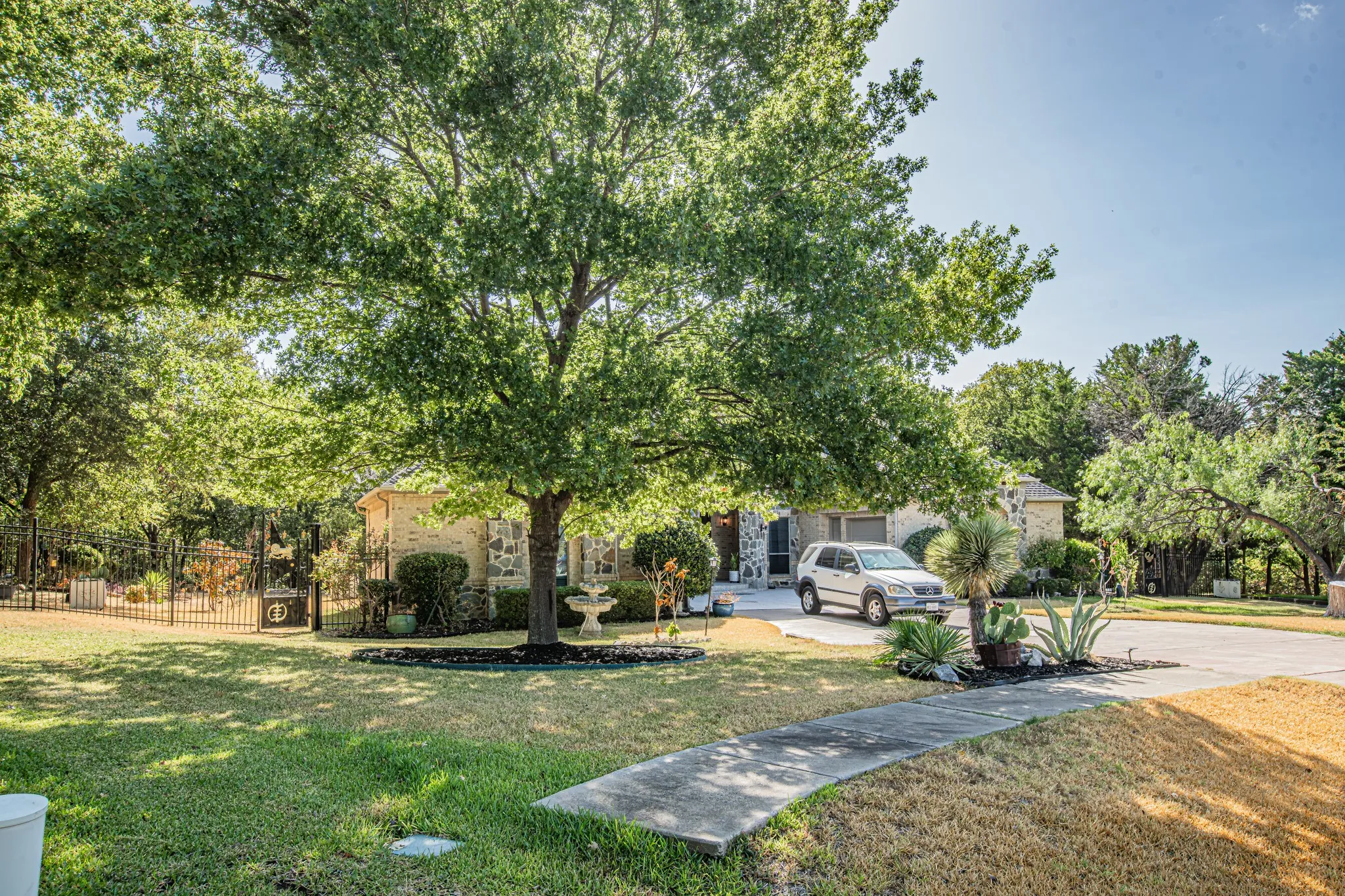 Single Family Residence For Sale in Dallas County , 1552 Cypress Bend Drive, Cedar Hill, Texas 75104, 5 Bedroom, 6 Bathroom, 3 Garage spaces, 4,913 Sqft, built in 2006, mls#21388944, Real Estate Agent in Cedar Hill, Homes For Sale in Dallas county, Homes For Sale in Cedar Hill, Realtor in Cedar Hill Texas, Real Estate Brokerage Independent Realty Texas, Luminita Cordes Realtor