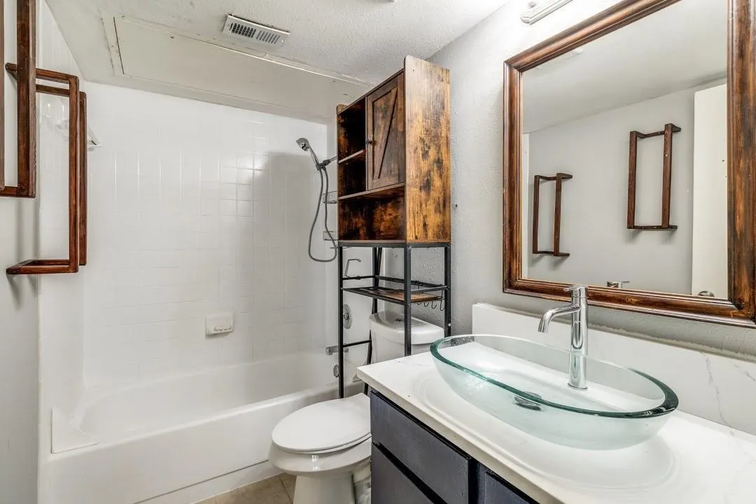 Condominium For Rent in Dallas County , 8110 Skillman Street 2019, Dallas, Texas 75231, 1 Bedroom, 1 Bathroom, Garage spaces, 569 Sqft, built in 1980, mls#21389135, Real Estate Agent in Dallas, Homes For Rent in Dallas county, Homes For Rent in Dallas, Realtor in Dallas Texas, Real Estate Brokerage Independent Realty Texas, Luminita Cordes Realtor