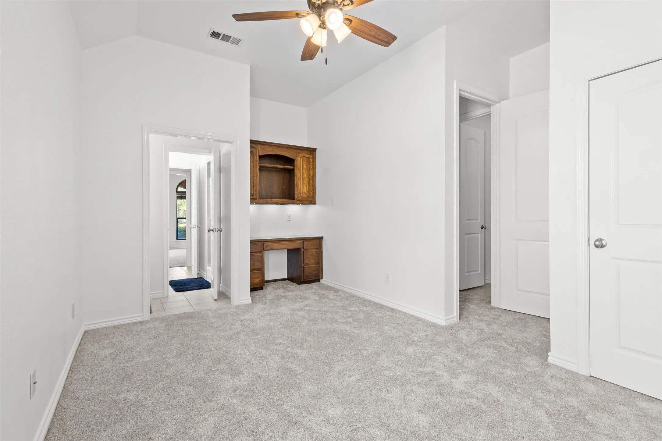 Single Family Residence For Sale in Tarrant County , 5626 Teague Road, Fort Worth, Texas 76140, 4 Bedroom, 3 Bathroom, 3 Garage spaces, 3,036 Sqft, built in 2003, mls#21377233, Real Estate Agent in Fort Worth, Homes For Sale in Tarrant county, Homes For Sale in Fort Worth, Realtor in Fort Worth Texas, Real Estate Brokerage Independent Realty Texas, Luminita Cordes Realtor